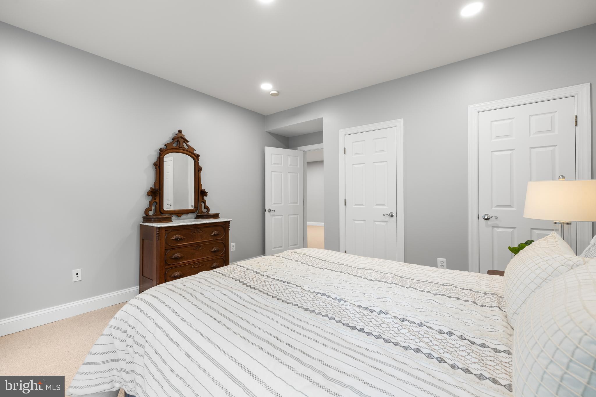 OVER LEE KNOLLS - Residential