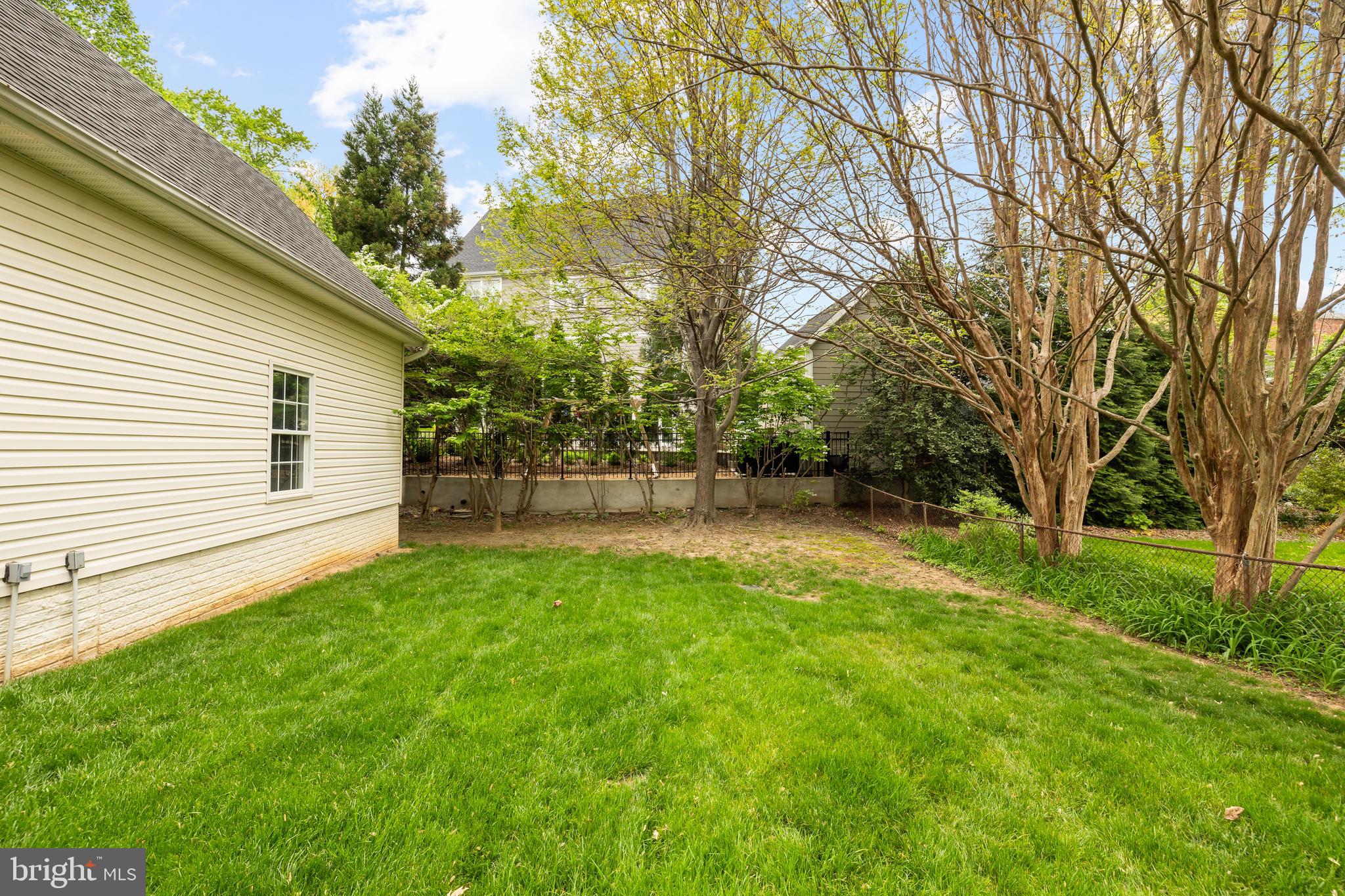 OVER LEE KNOLLS - Residential