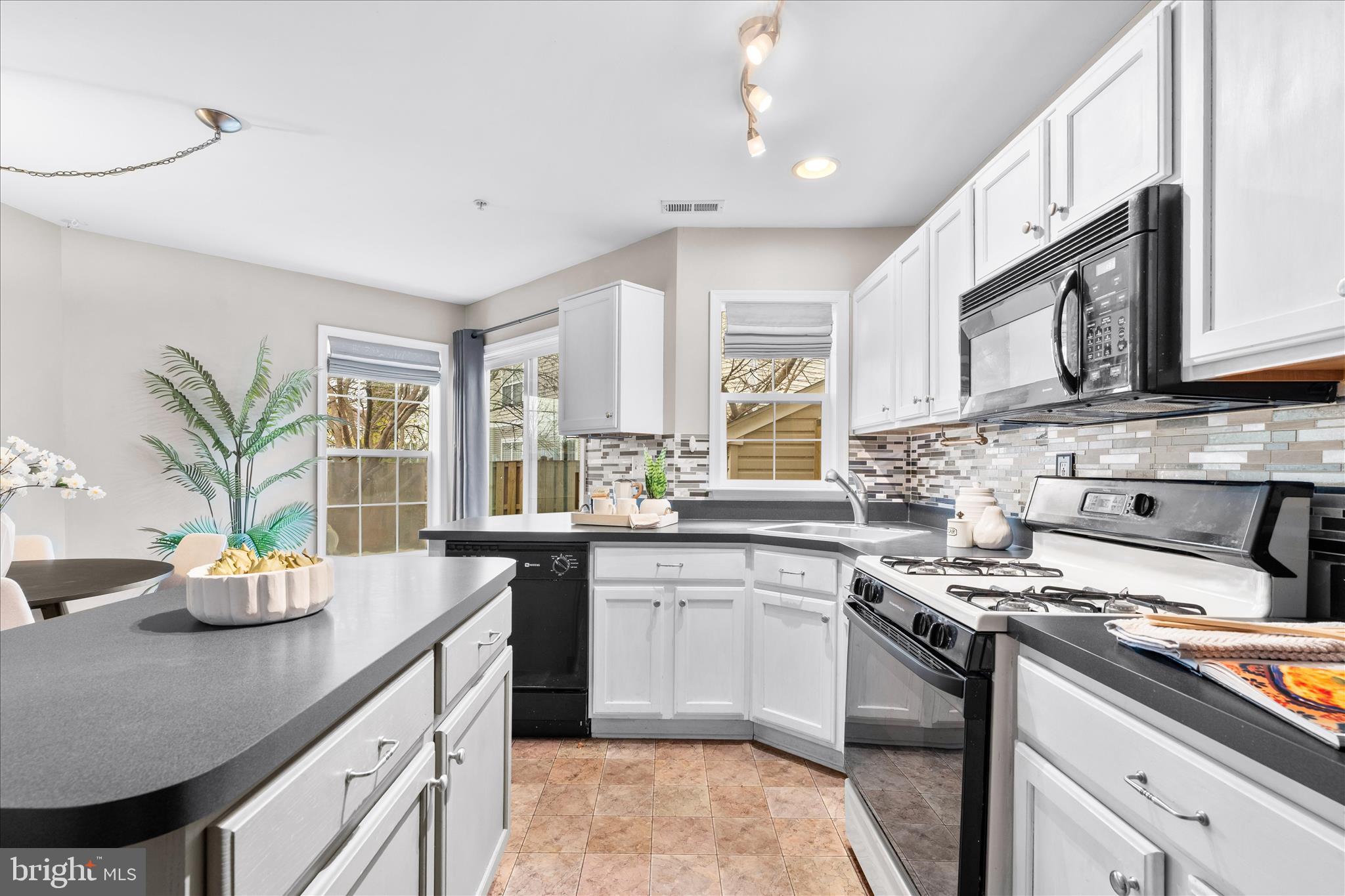 BALLENGER CREEK CENTER POND - Residential