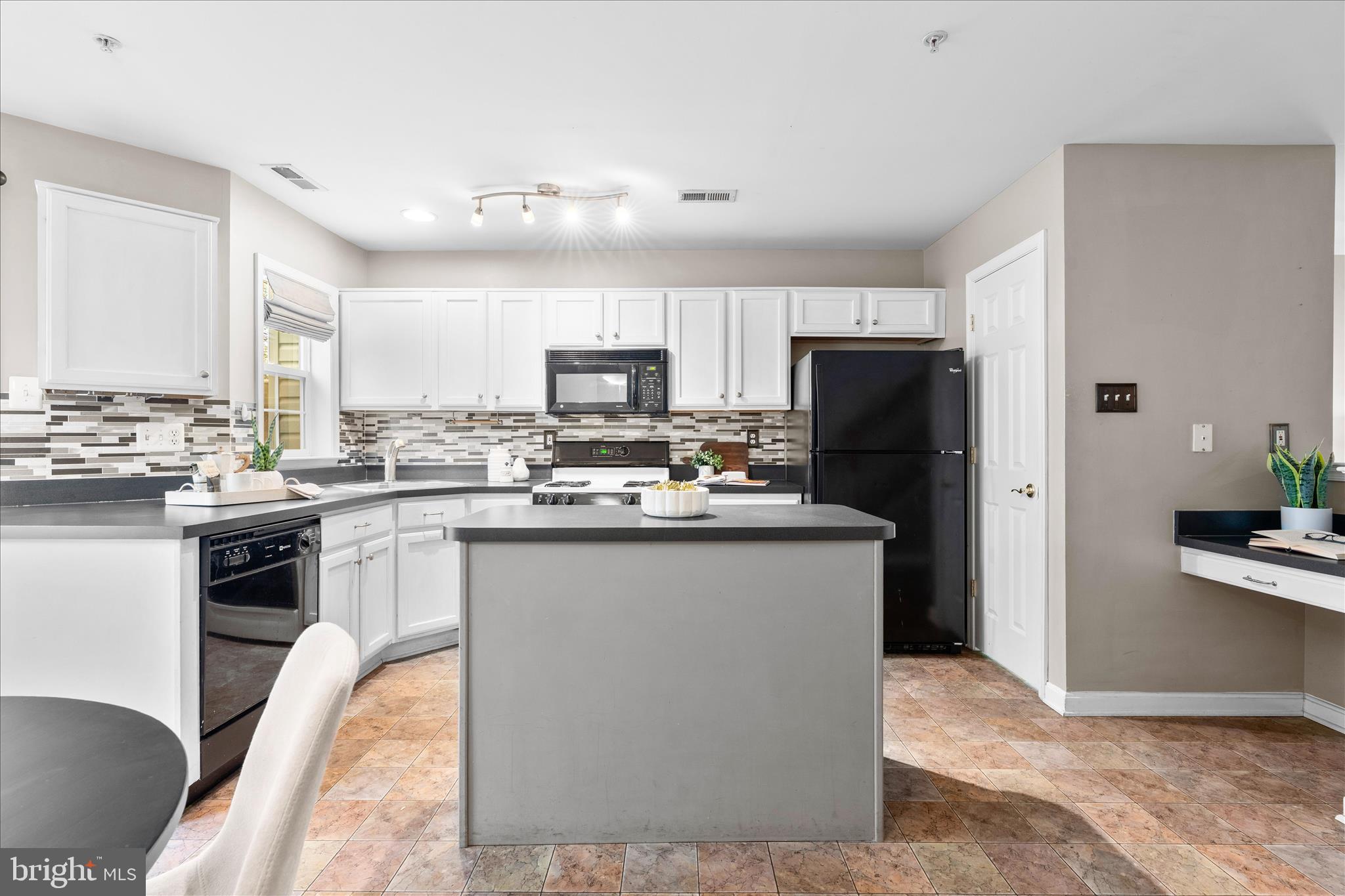 BALLENGER CREEK CENTER POND - Residential