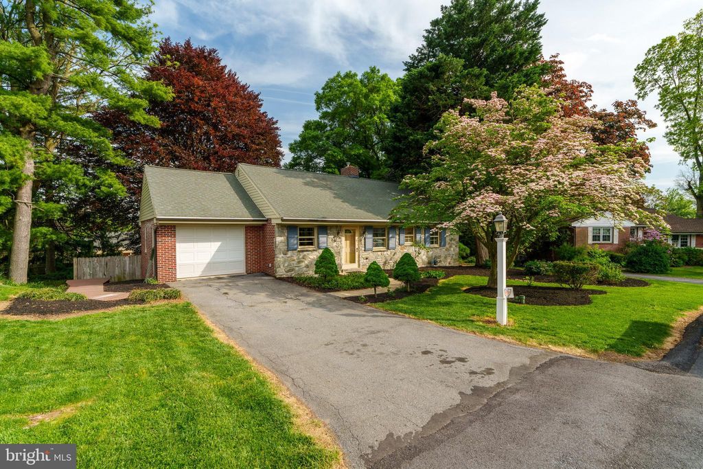 Photo of 112 Springhouse Road, Lancaster, PA 17603 (MLS # PALA2050426)