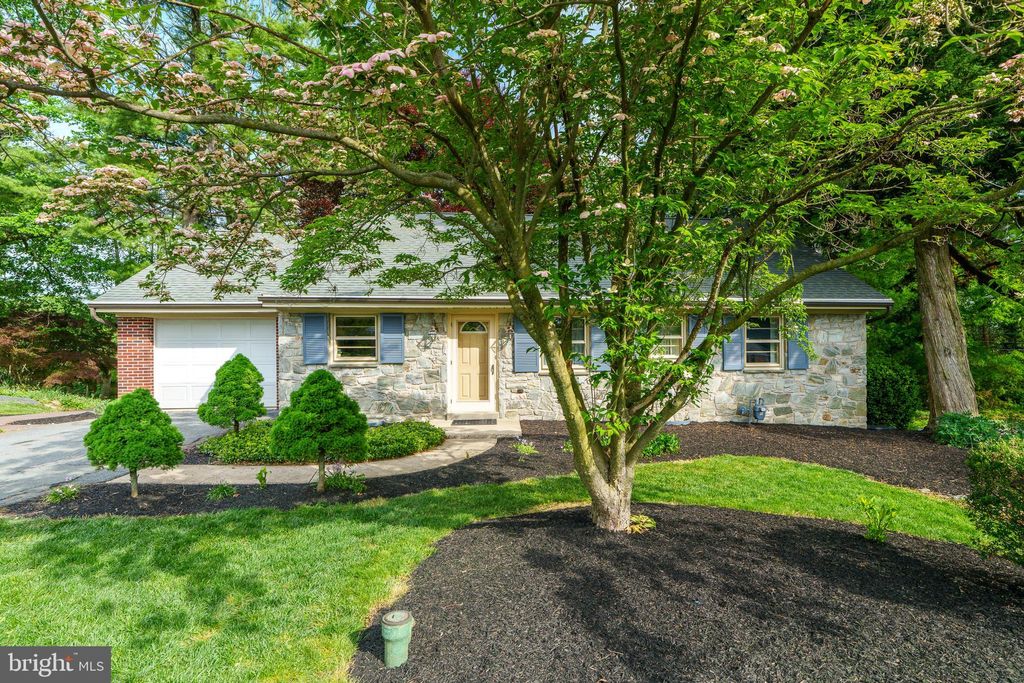 Photo of 112 Springhouse Road, Lancaster, PA 17603 (MLS # PALA2050426)