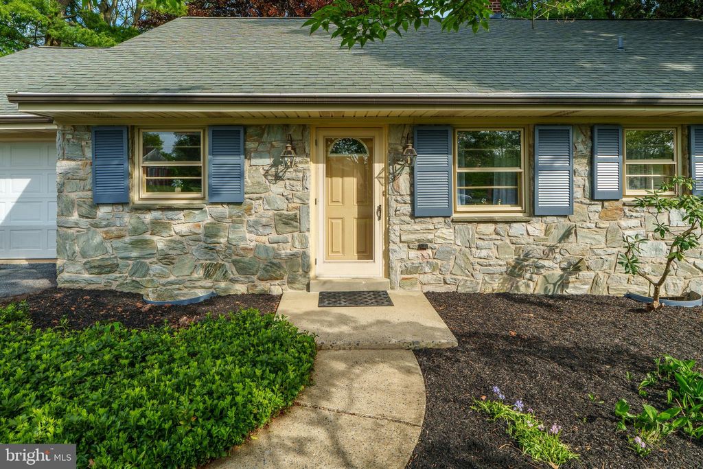 Photo of 112 Springhouse Road, Lancaster, PA 17603 (MLS # PALA2050426)