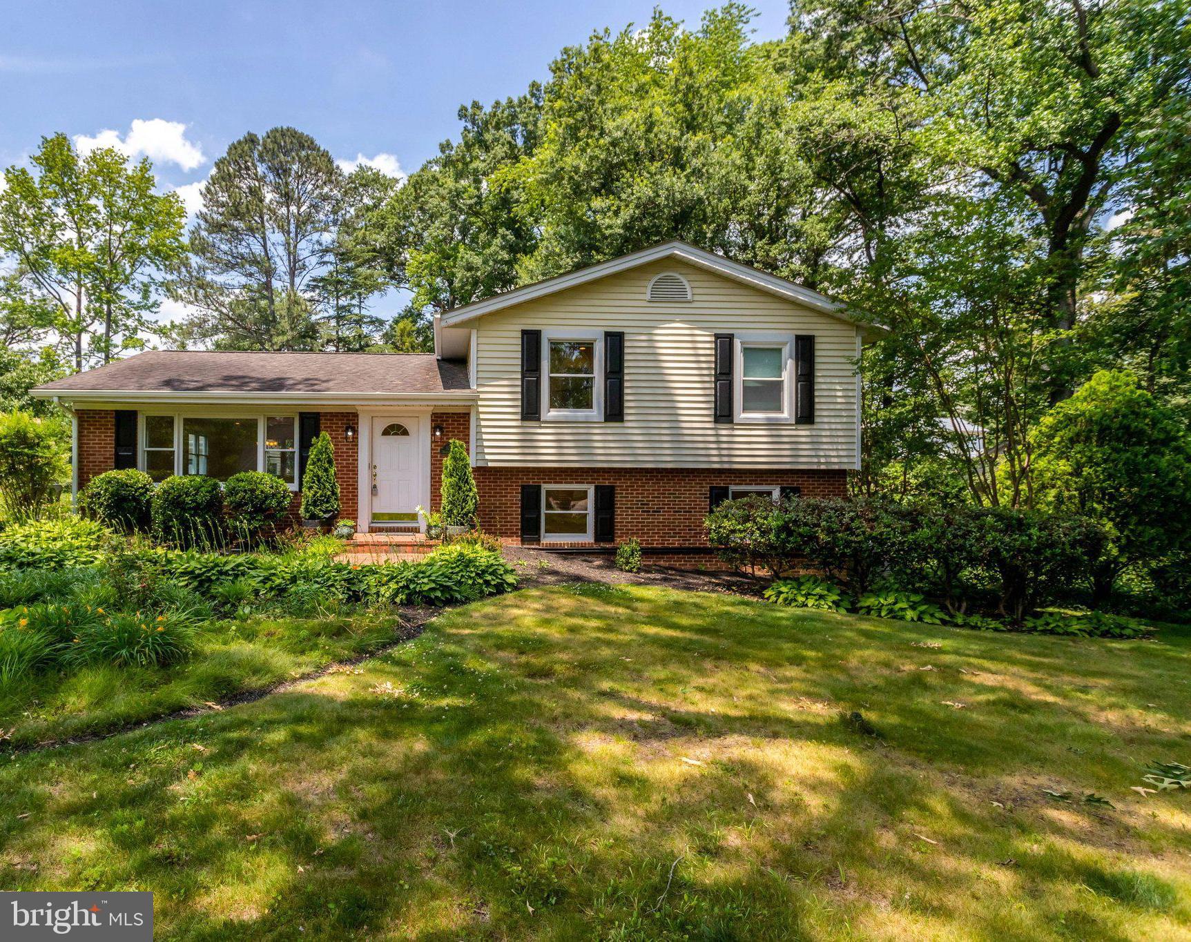 3236 WOODLAND LANE