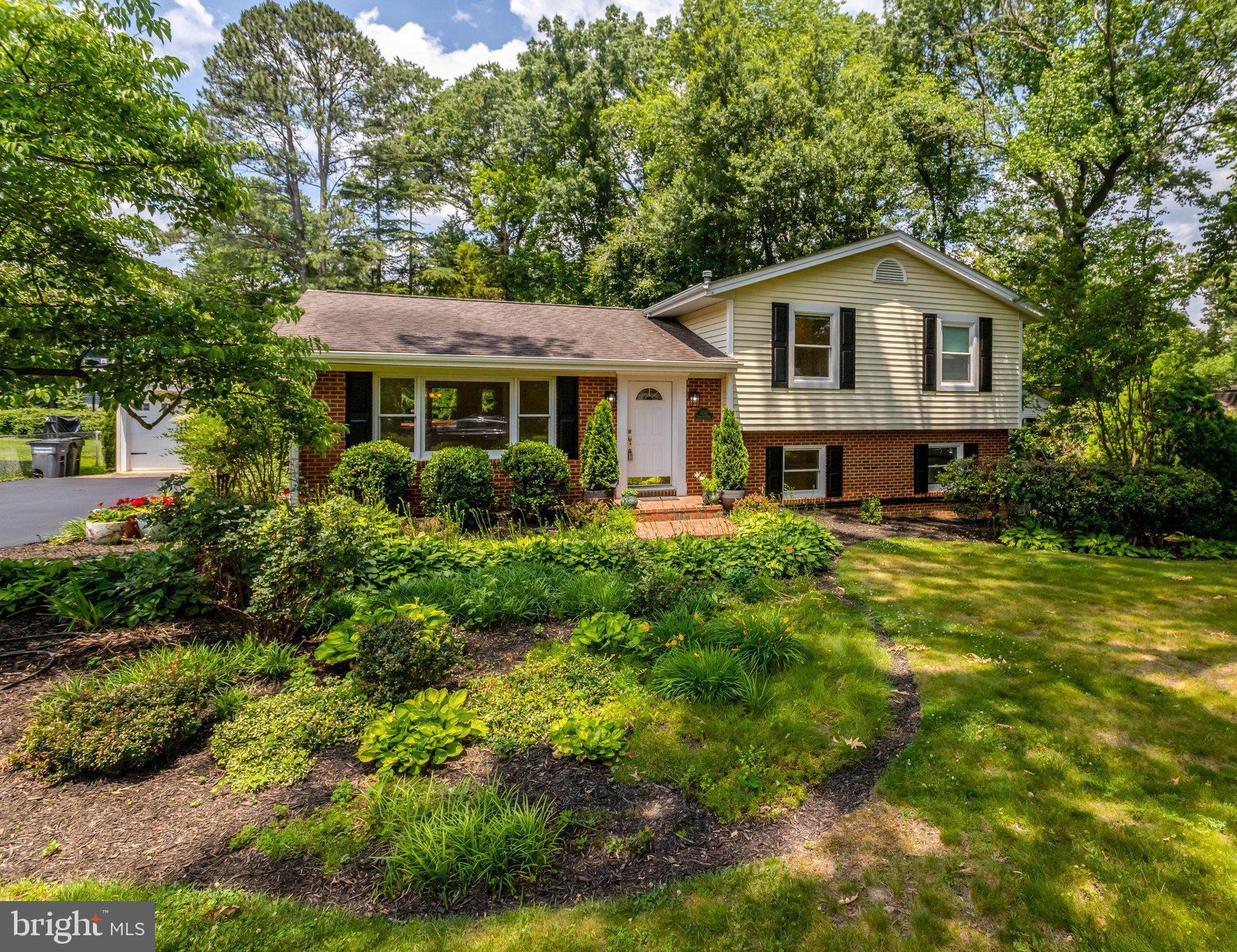 3236 WOODLAND LANE