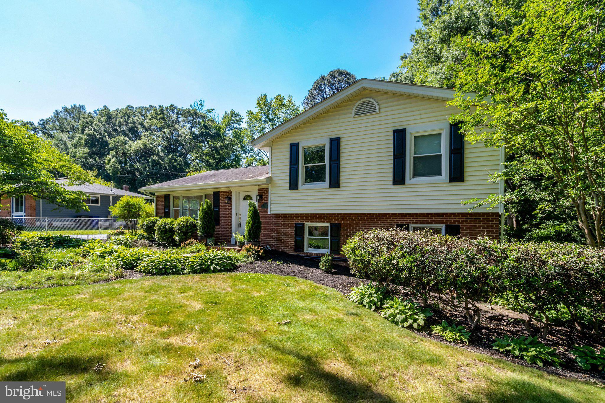 3236 WOODLAND LANE