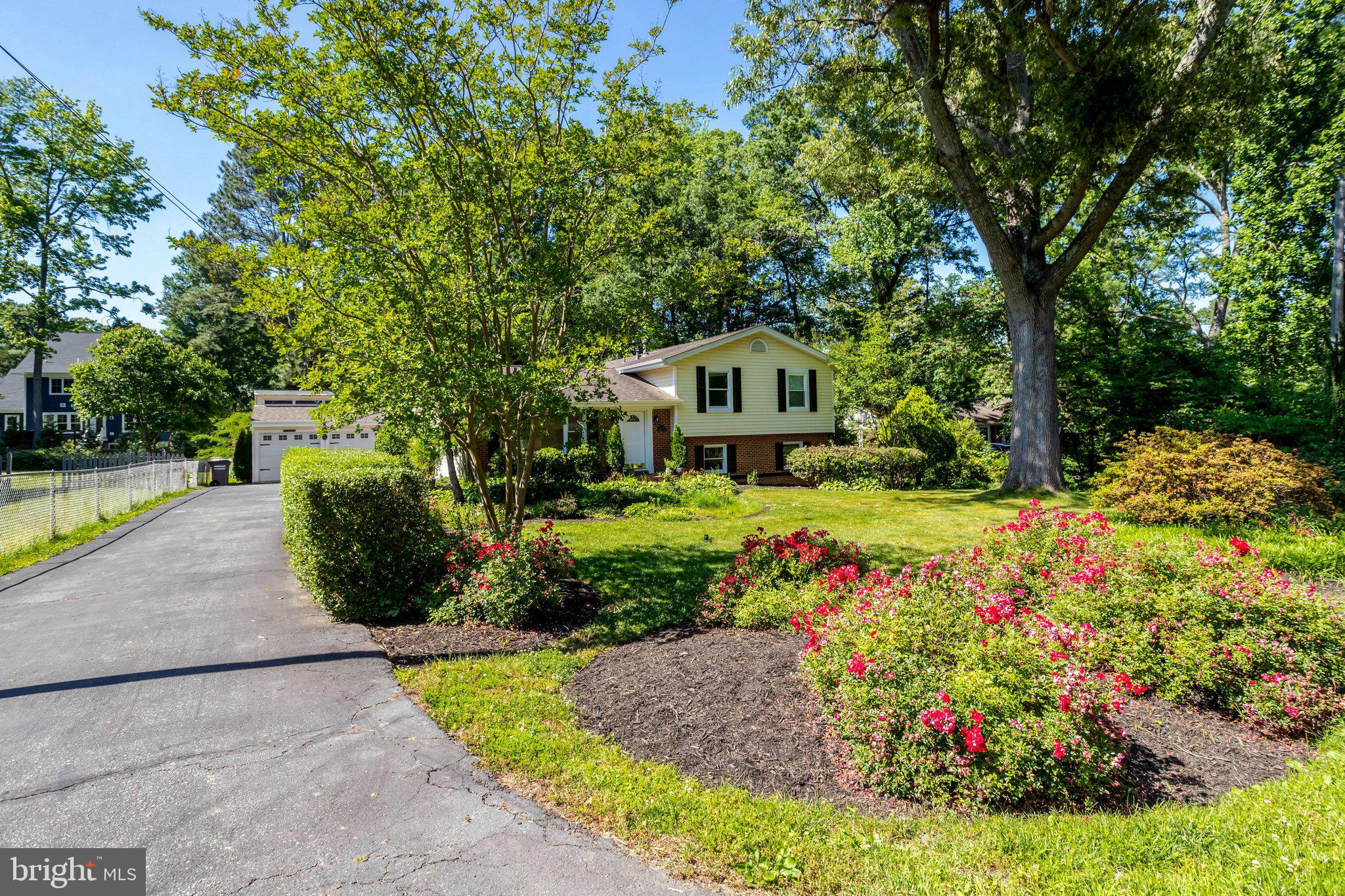 3236 WOODLAND LANE