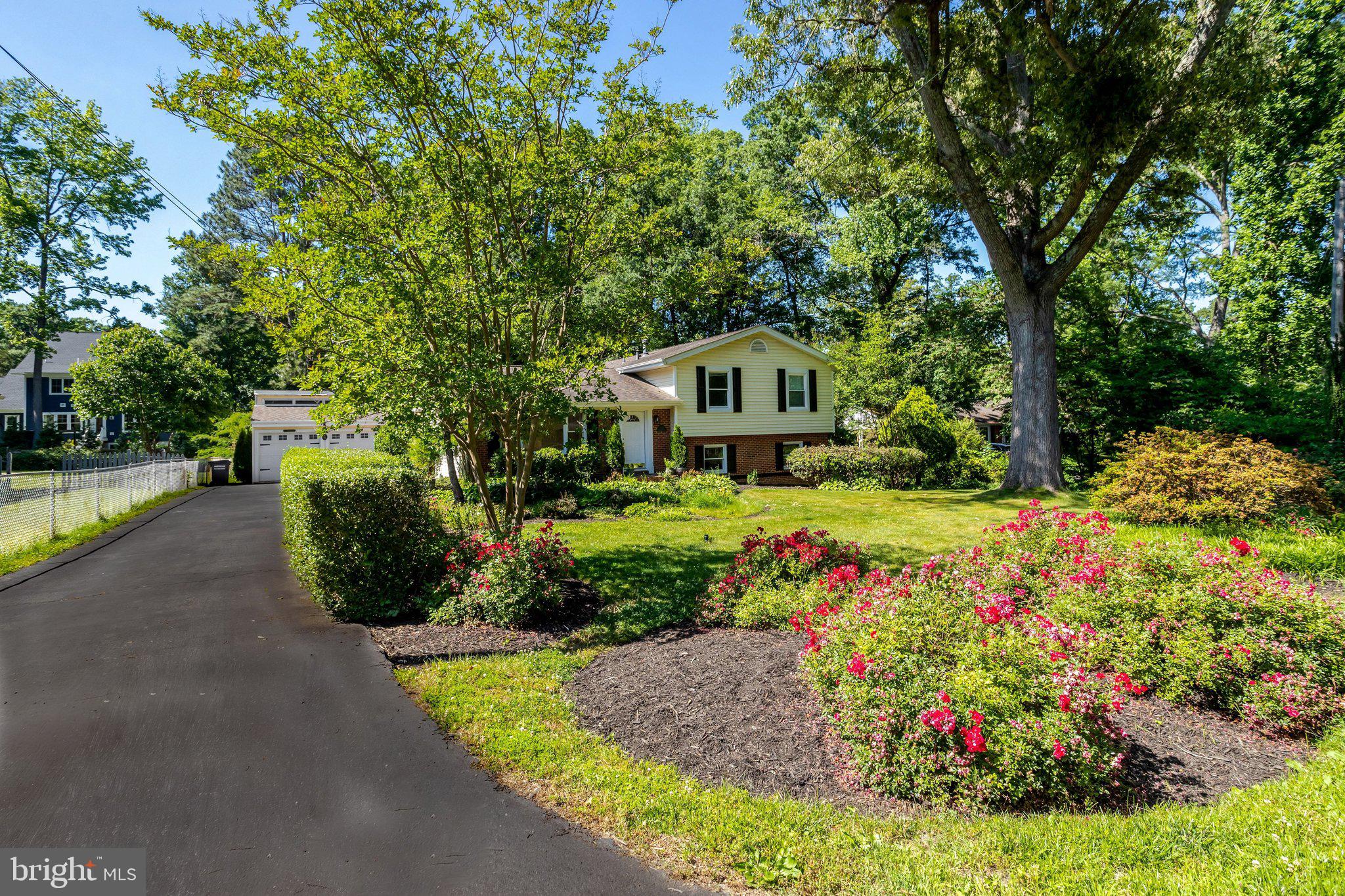 3236 WOODLAND LANE