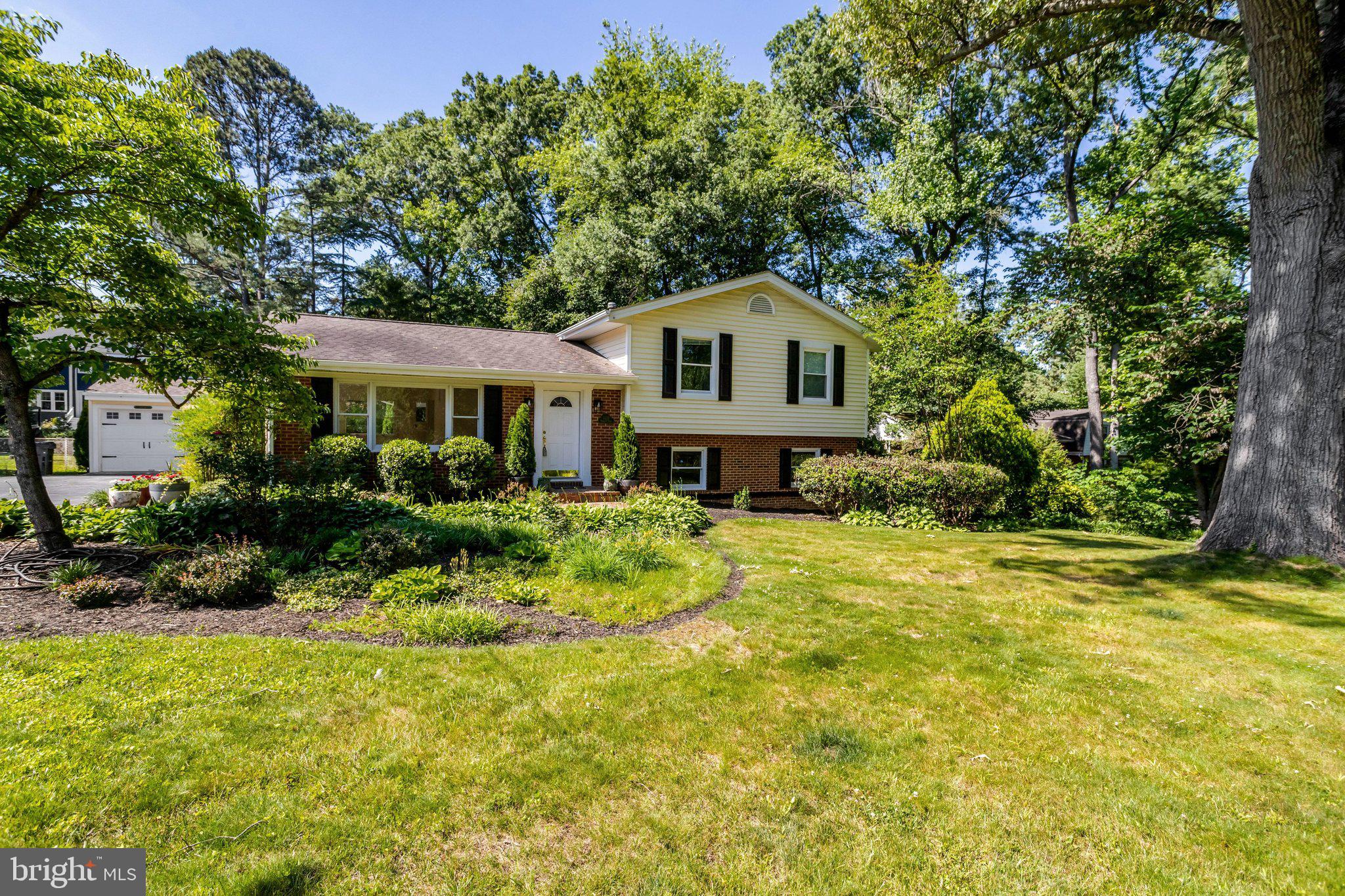 3236 WOODLAND LANE