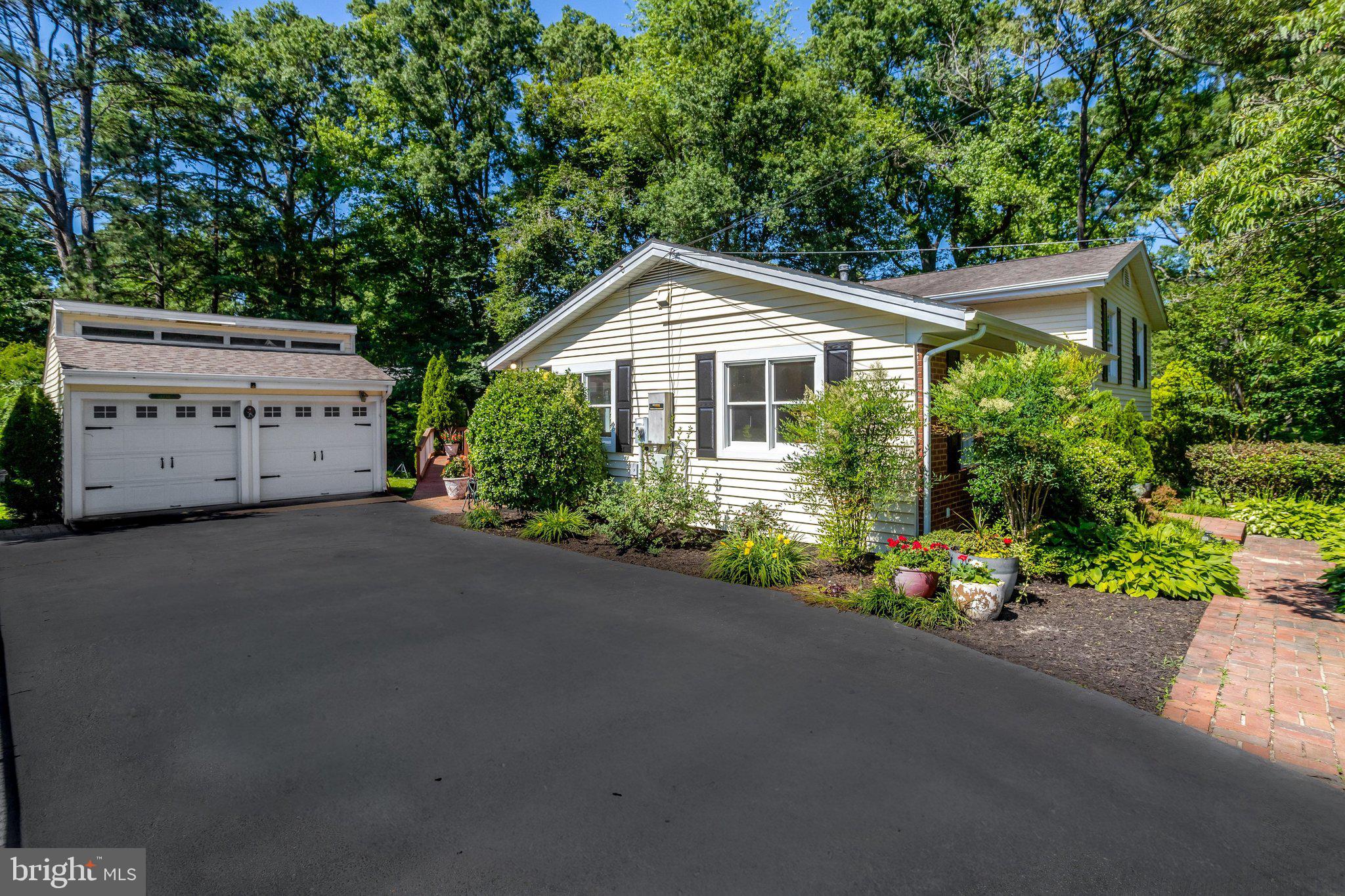 3236 WOODLAND LANE