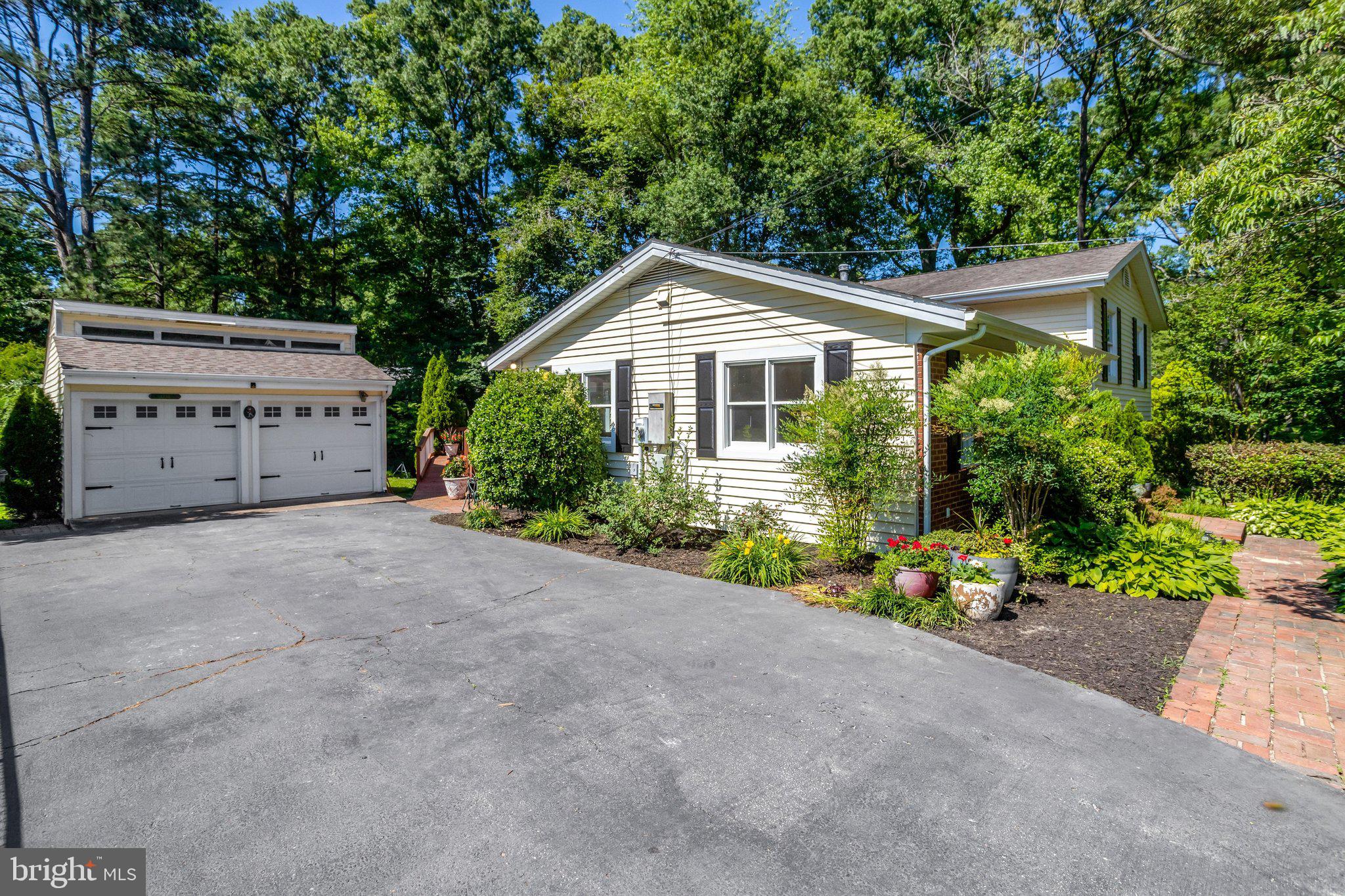 3236 WOODLAND LANE