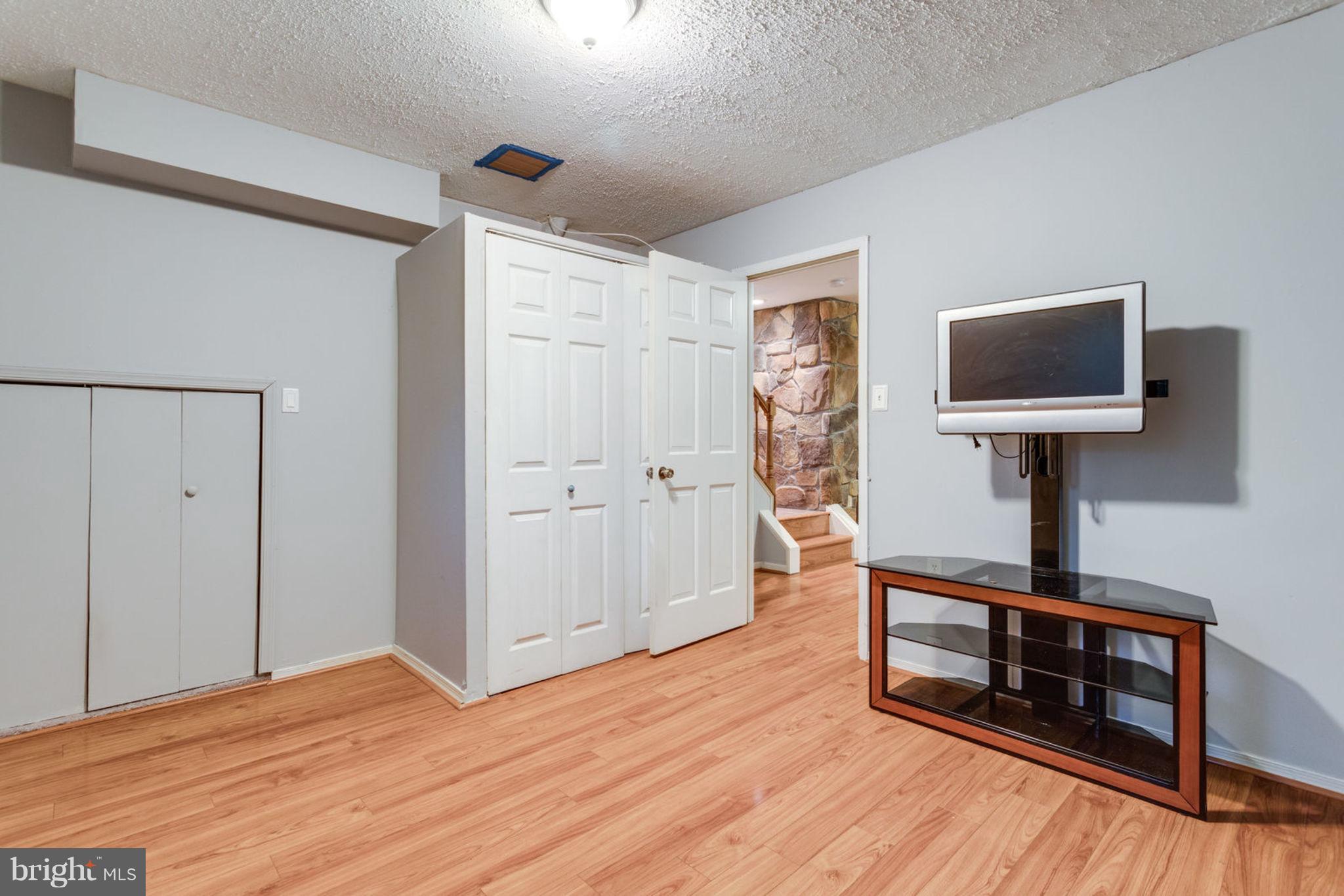 MT WOODLEY MANOR - Residential