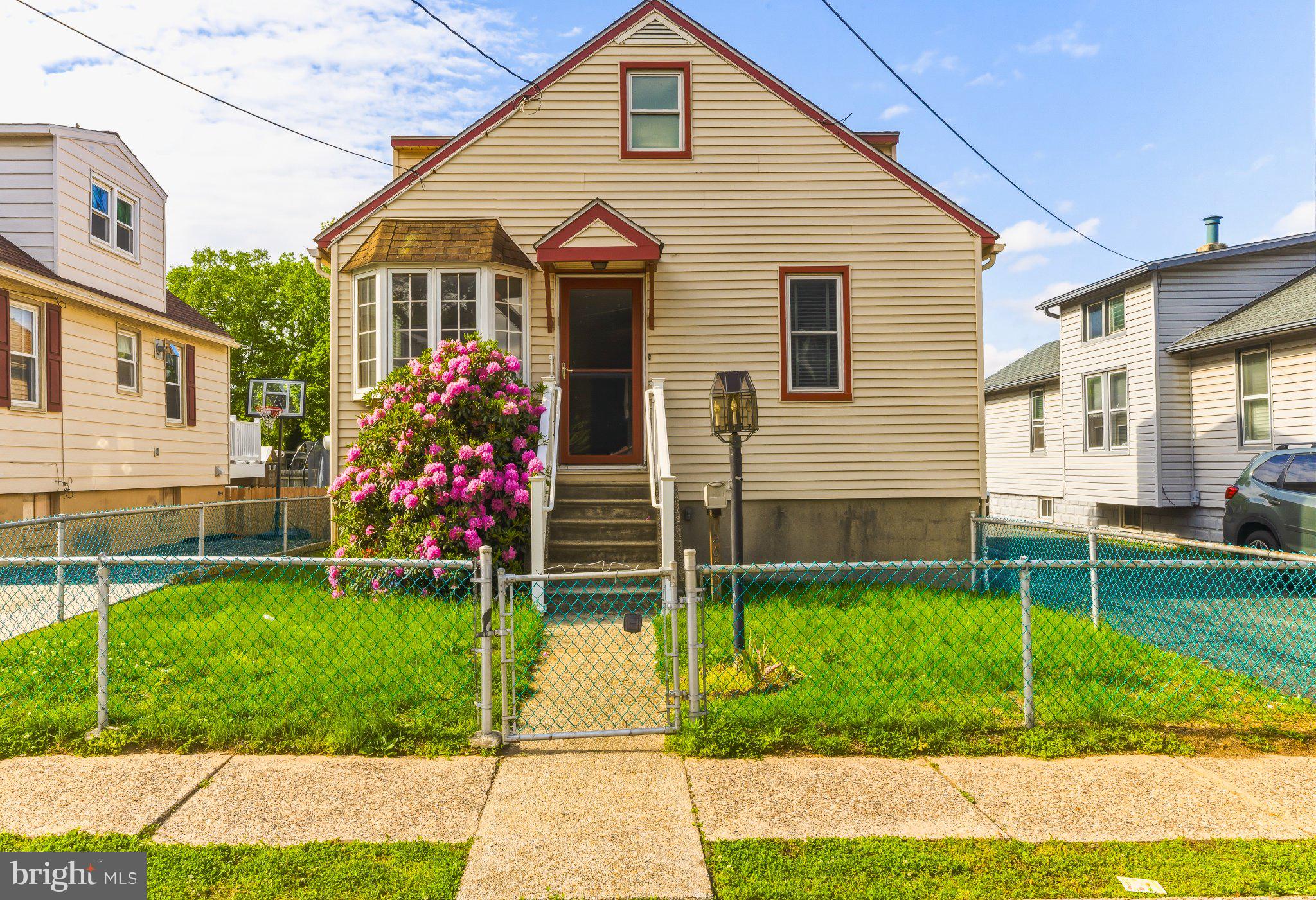 208 LEHIGH AVENUE