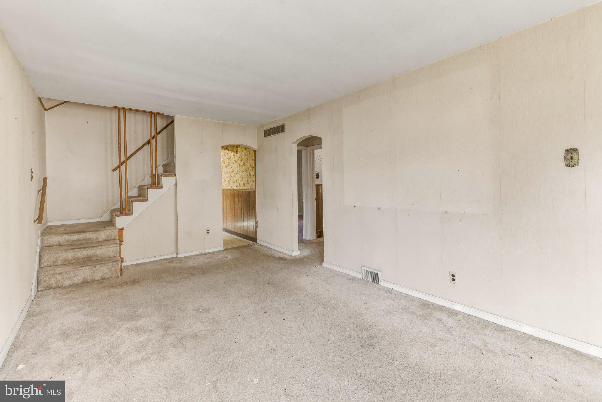 208 LEHIGH AVENUE