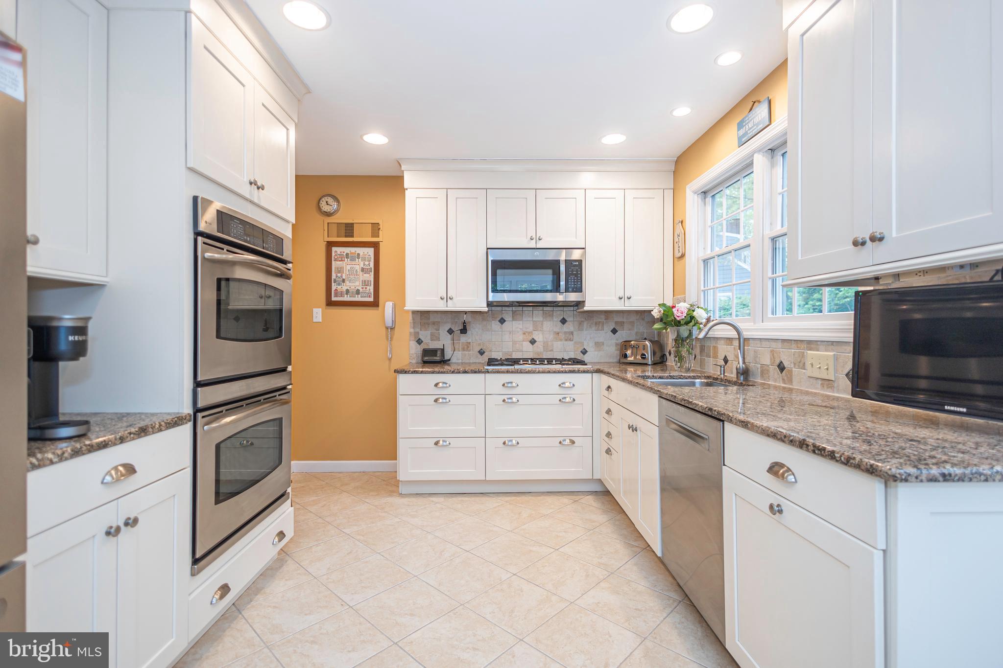 MAKEFIELD MANOR - Residential