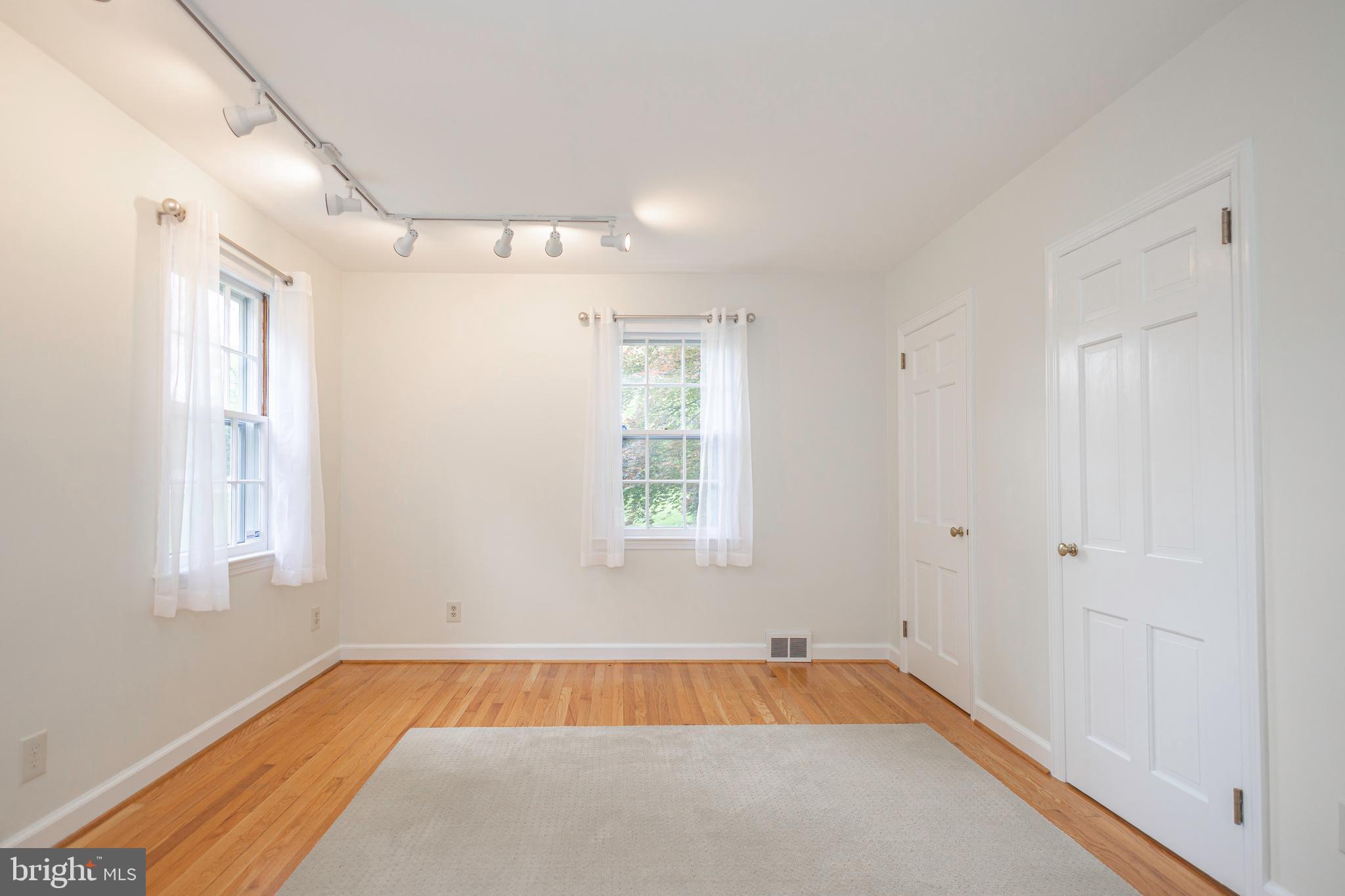 MAKEFIELD MANOR - Residential