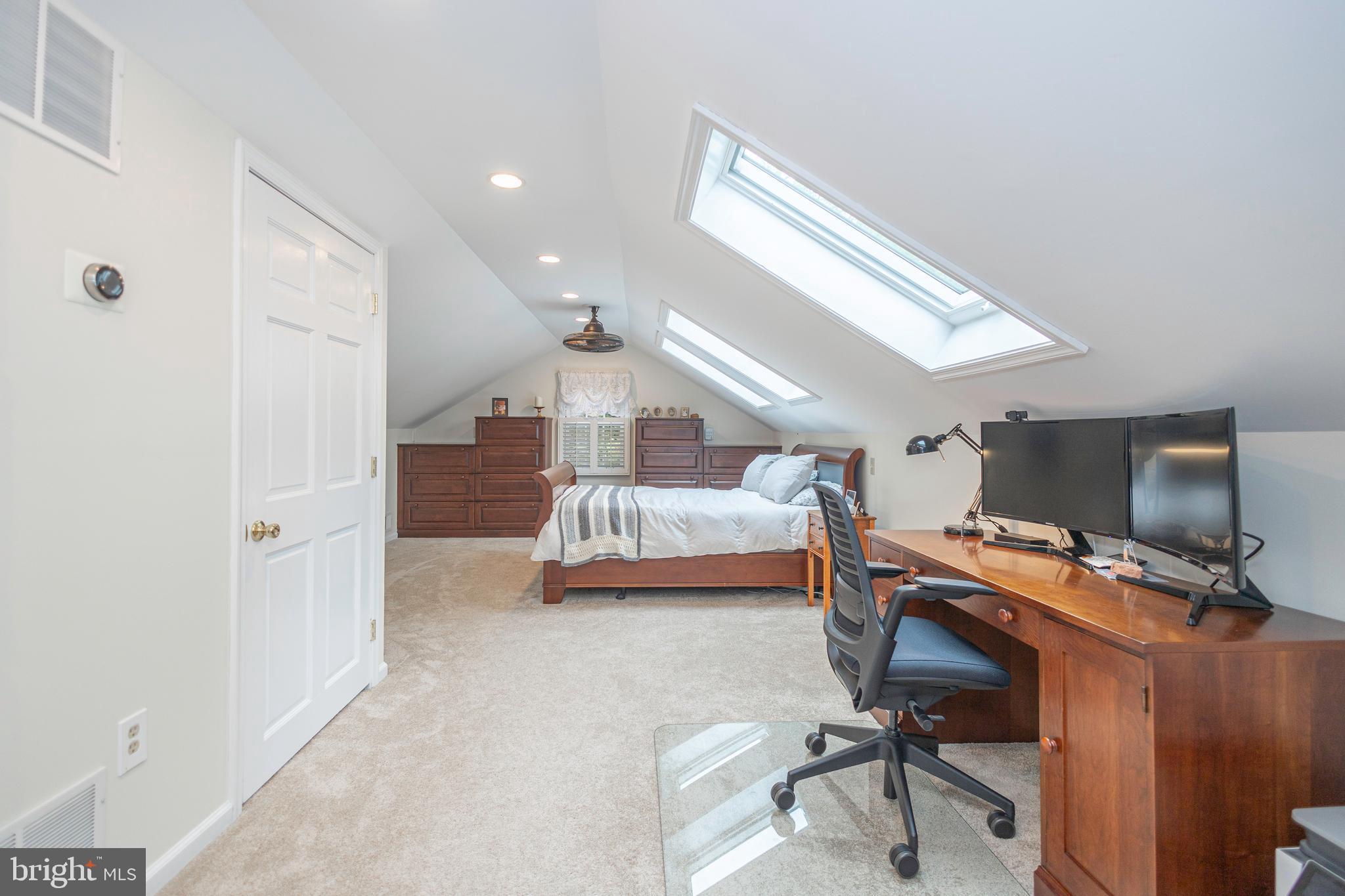 MAKEFIELD MANOR - Residential