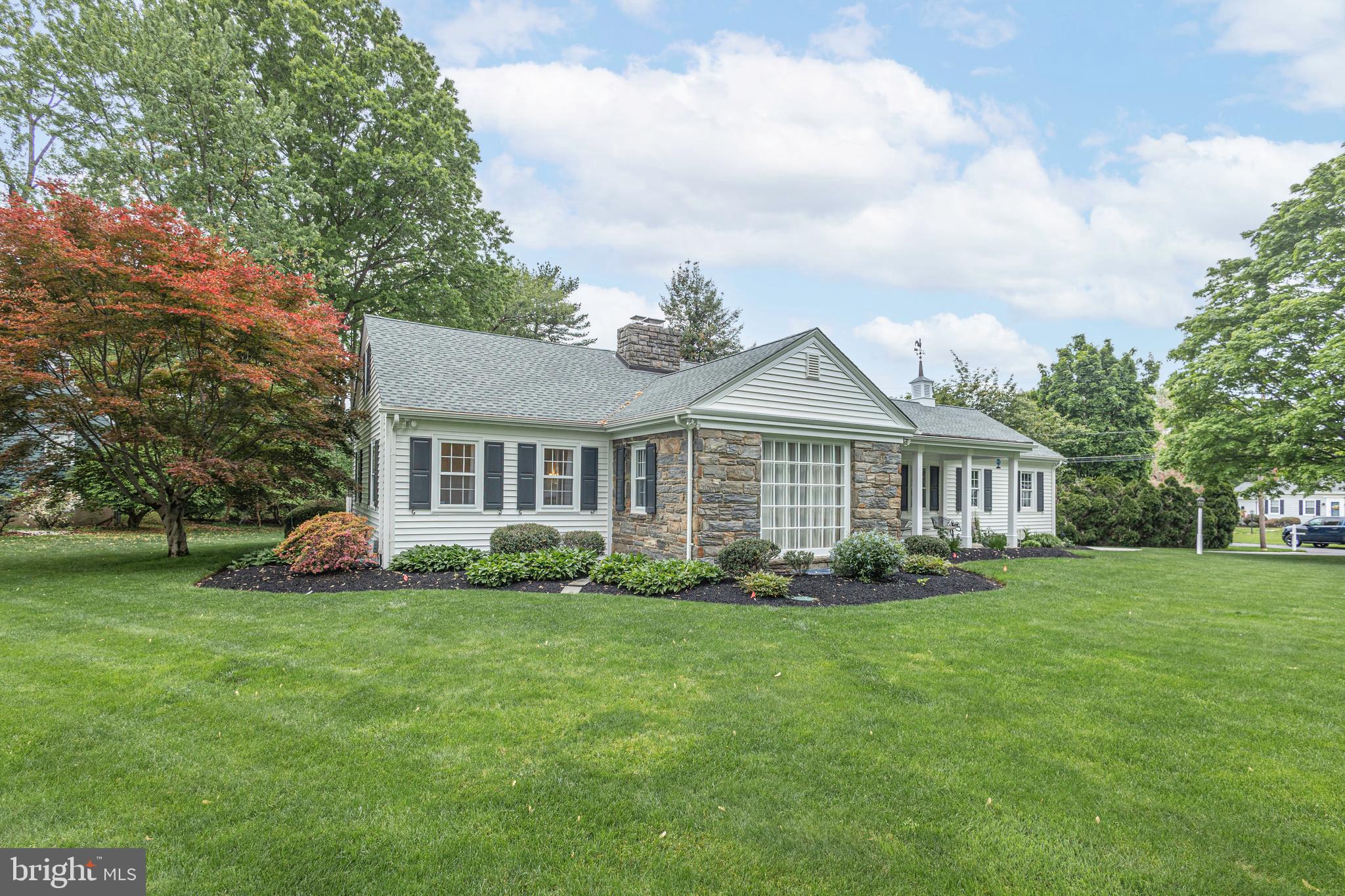 MAKEFIELD MANOR - Residential