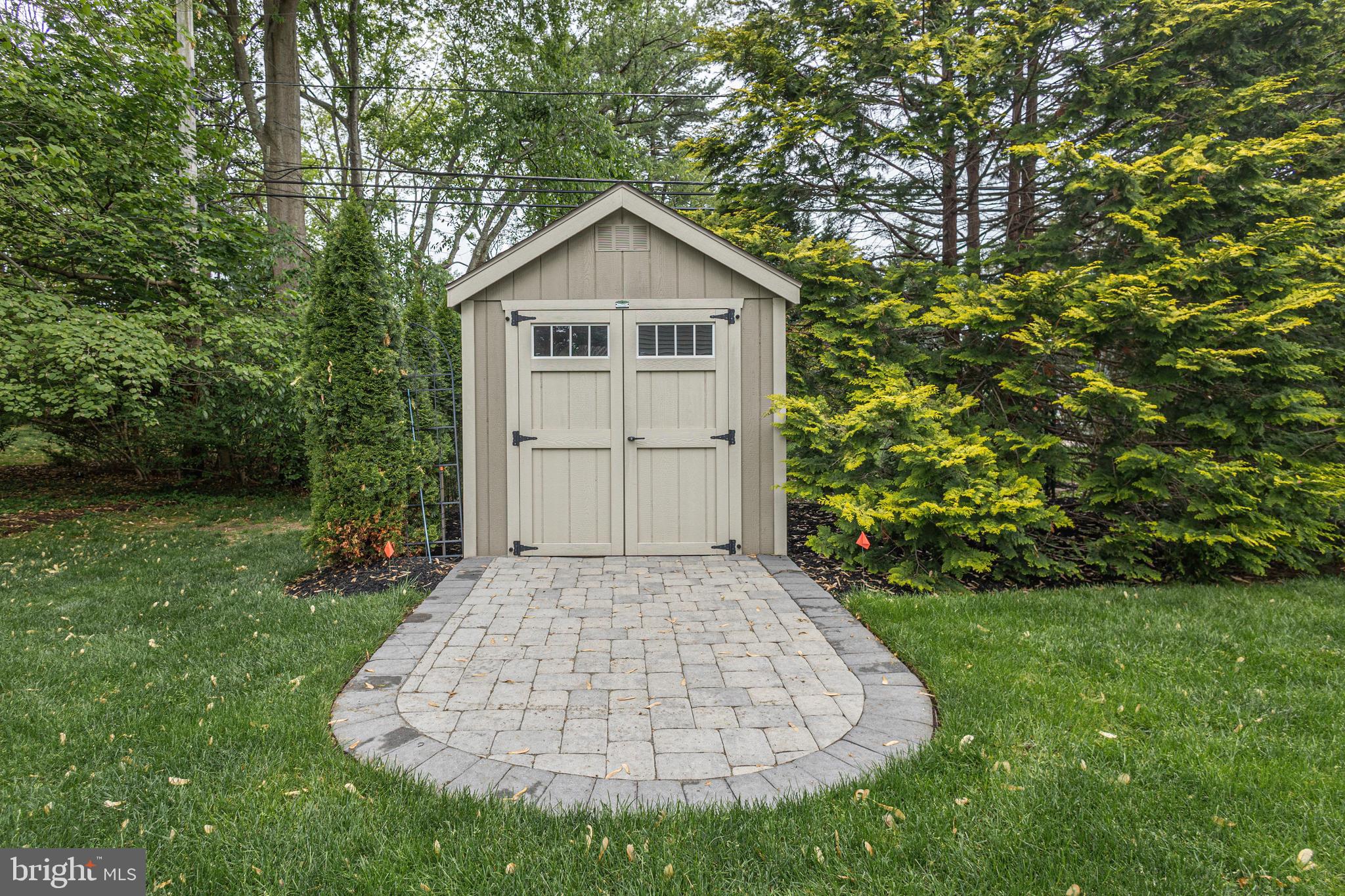 MAKEFIELD MANOR - Residential