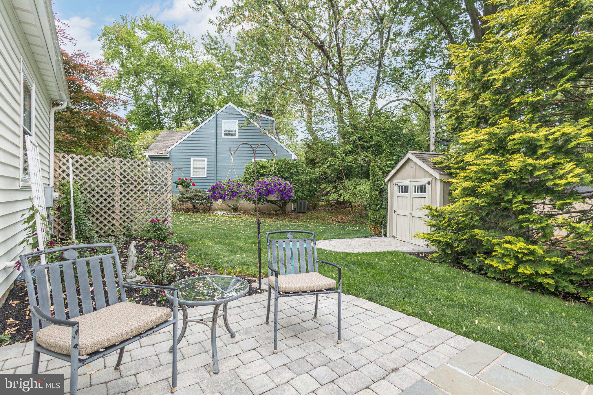 MAKEFIELD MANOR - Residential