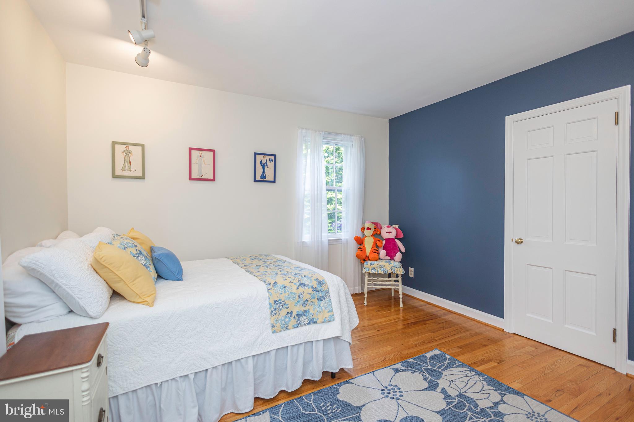 MAKEFIELD MANOR - Residential