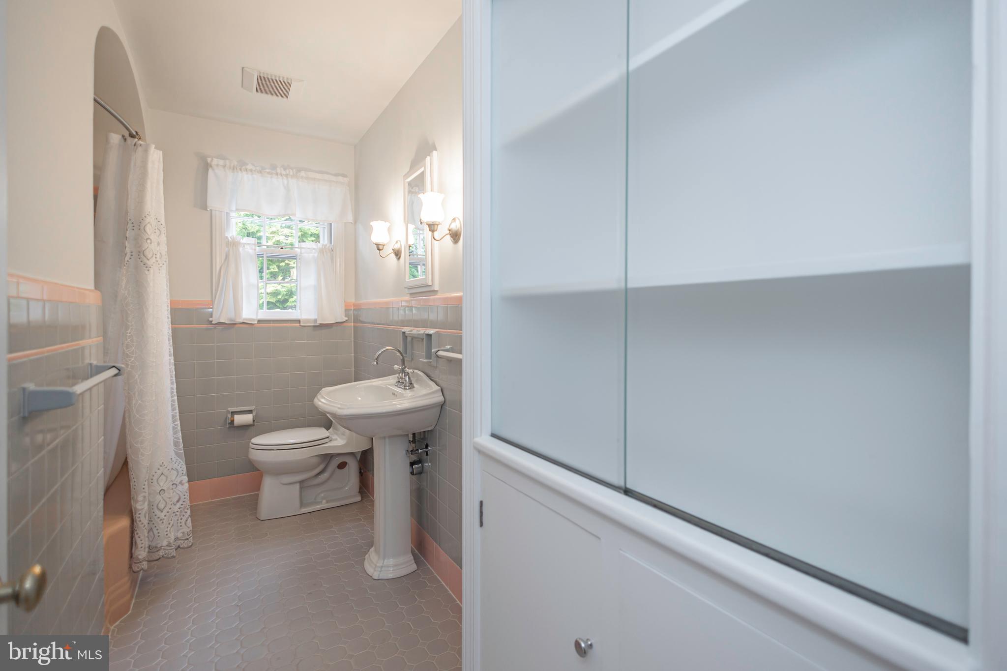 MAKEFIELD MANOR - Residential