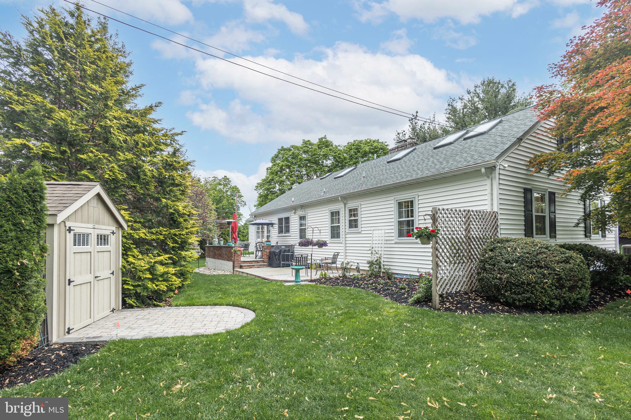 MAKEFIELD MANOR - Residential