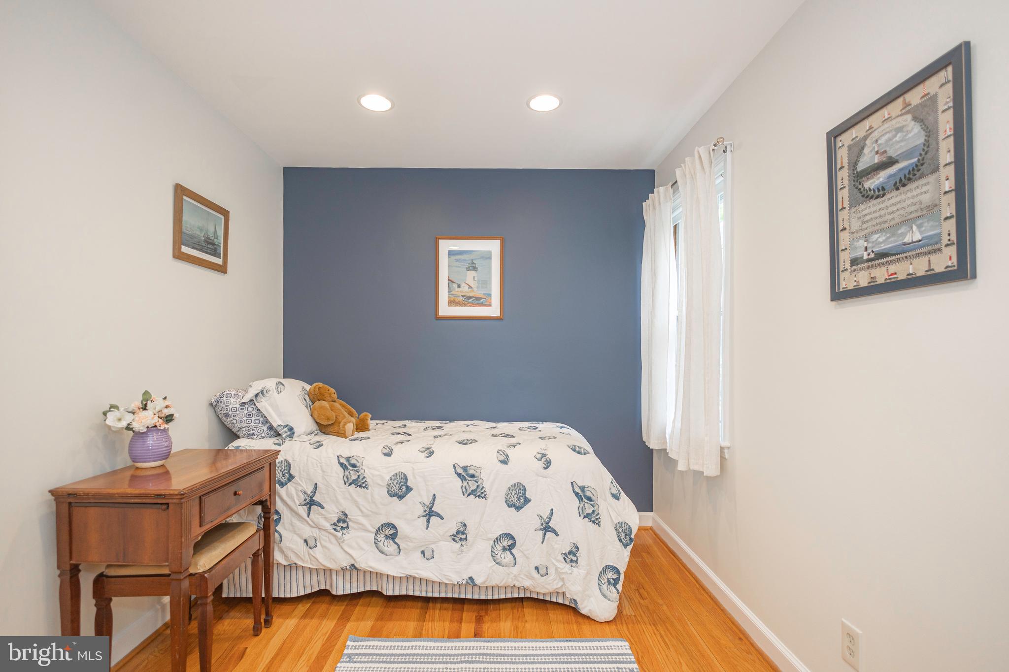 MAKEFIELD MANOR - Residential