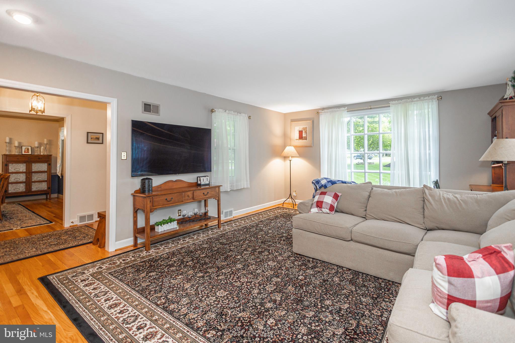 MAKEFIELD MANOR - Residential