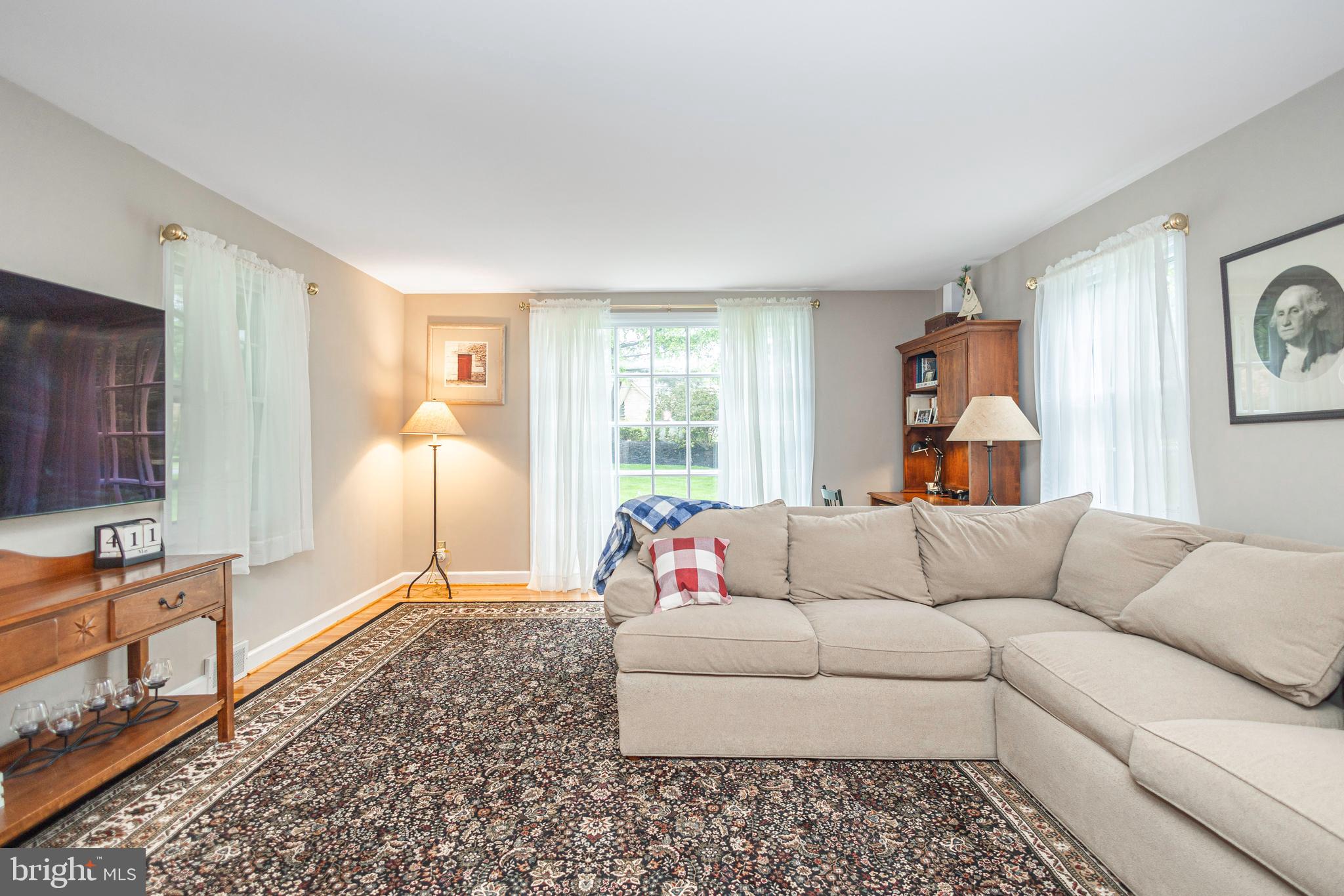 MAKEFIELD MANOR - Residential