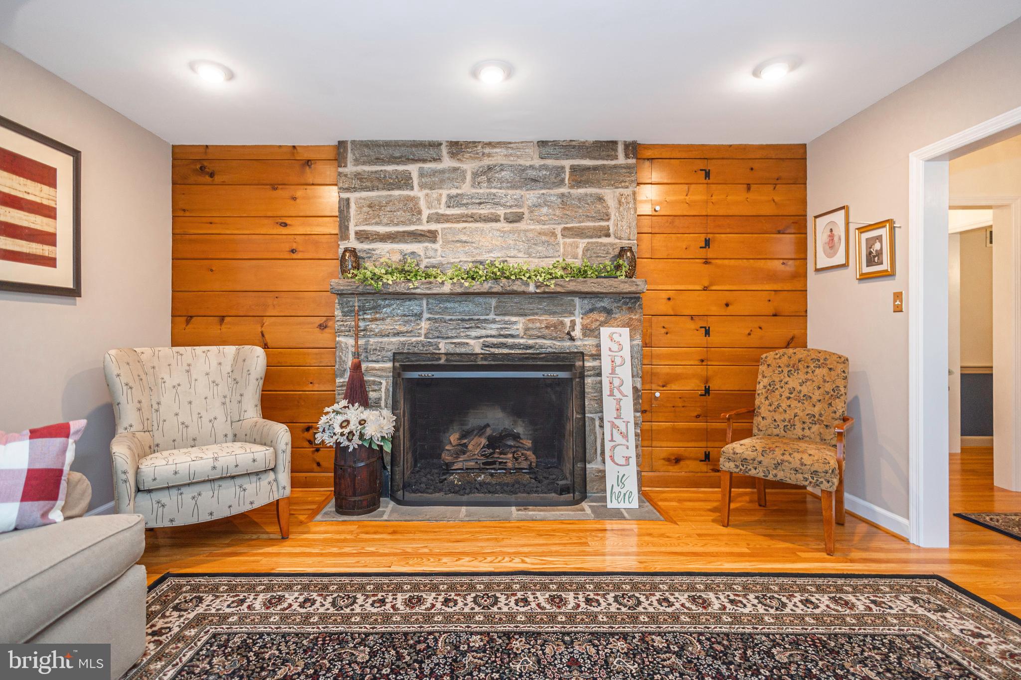 MAKEFIELD MANOR - Residential