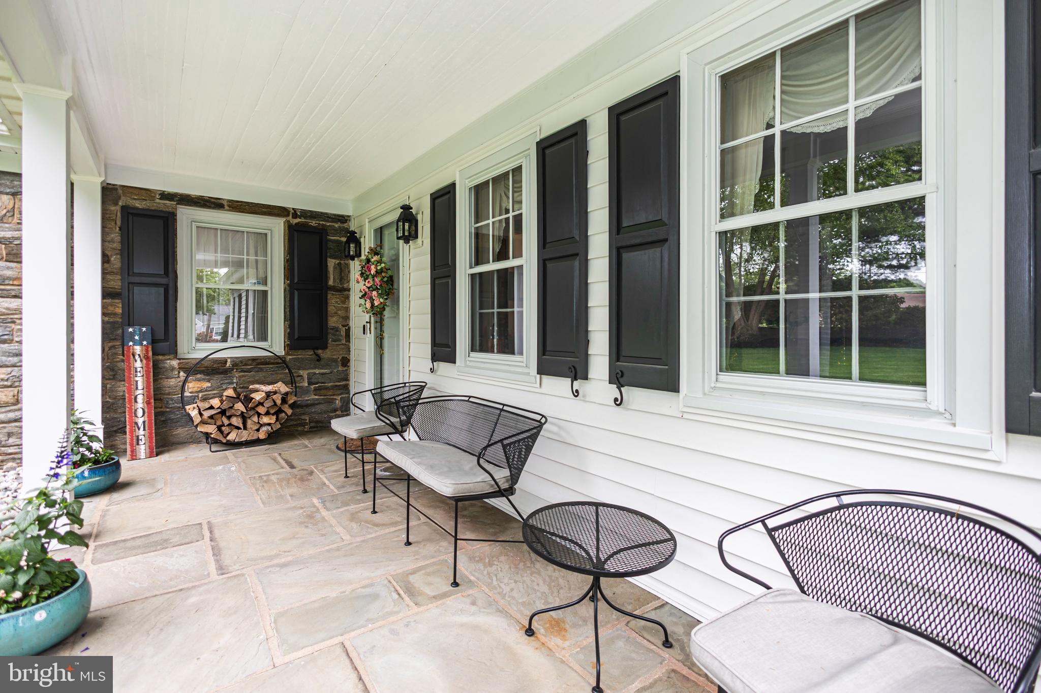 MAKEFIELD MANOR - Residential