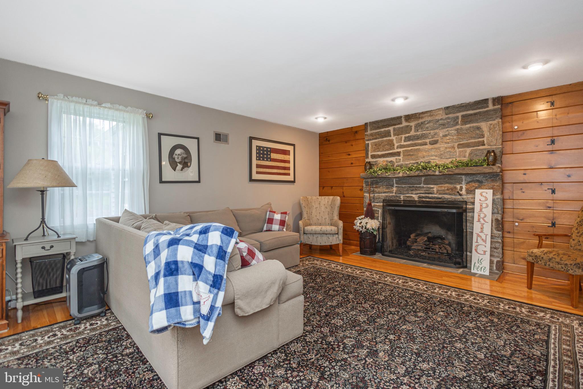 MAKEFIELD MANOR - Residential