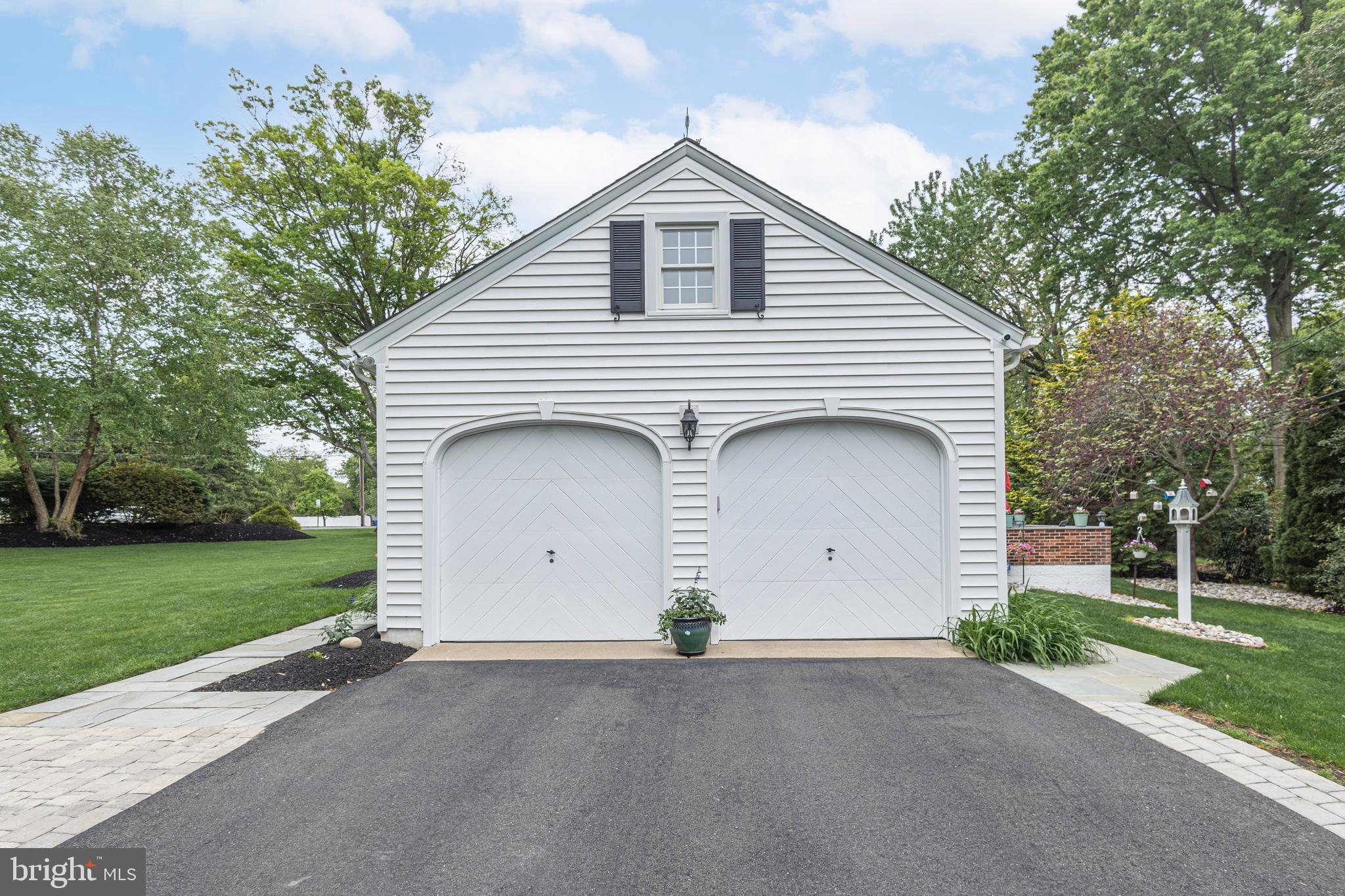 MAKEFIELD MANOR - Residential