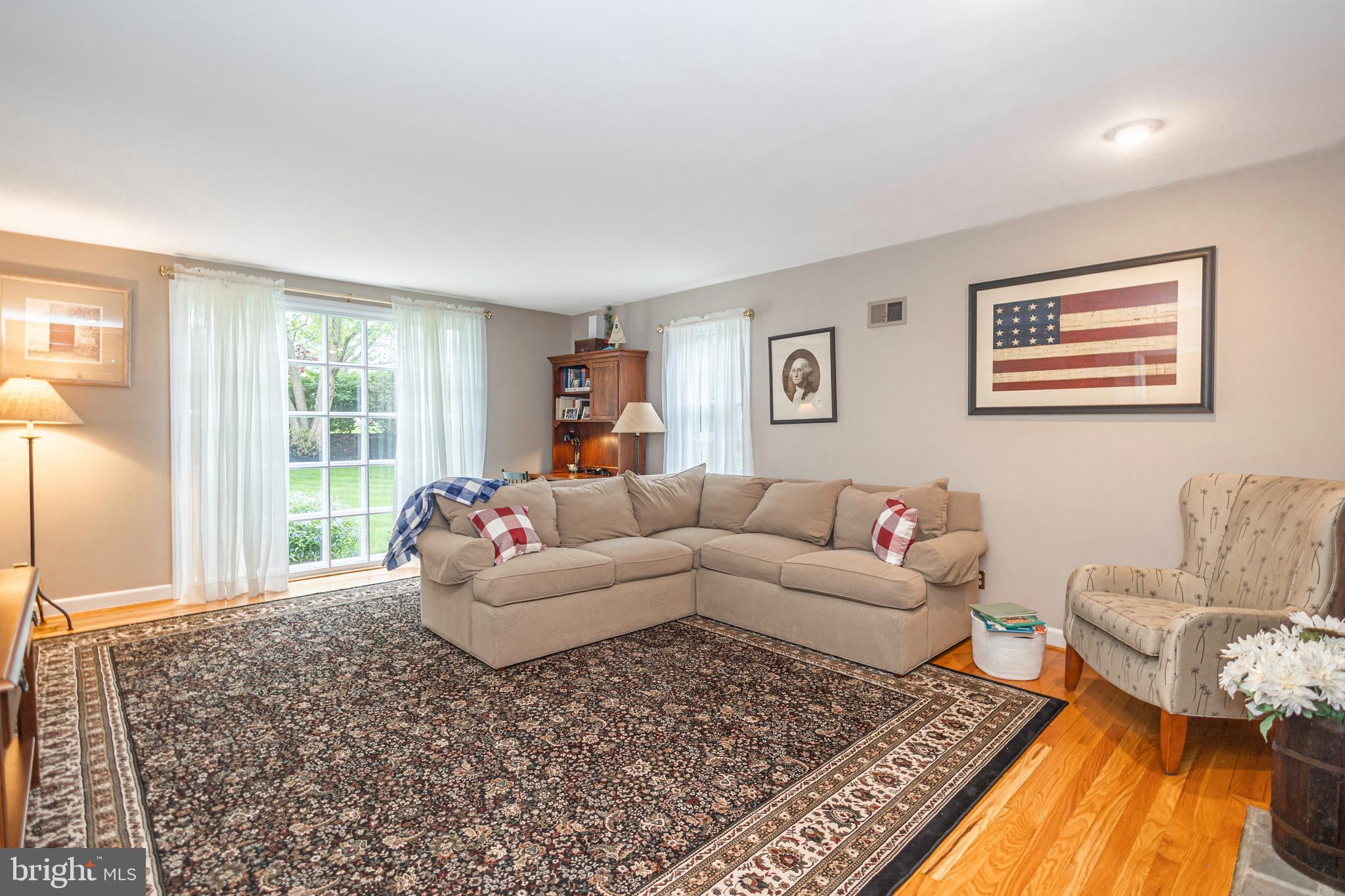 MAKEFIELD MANOR - Residential