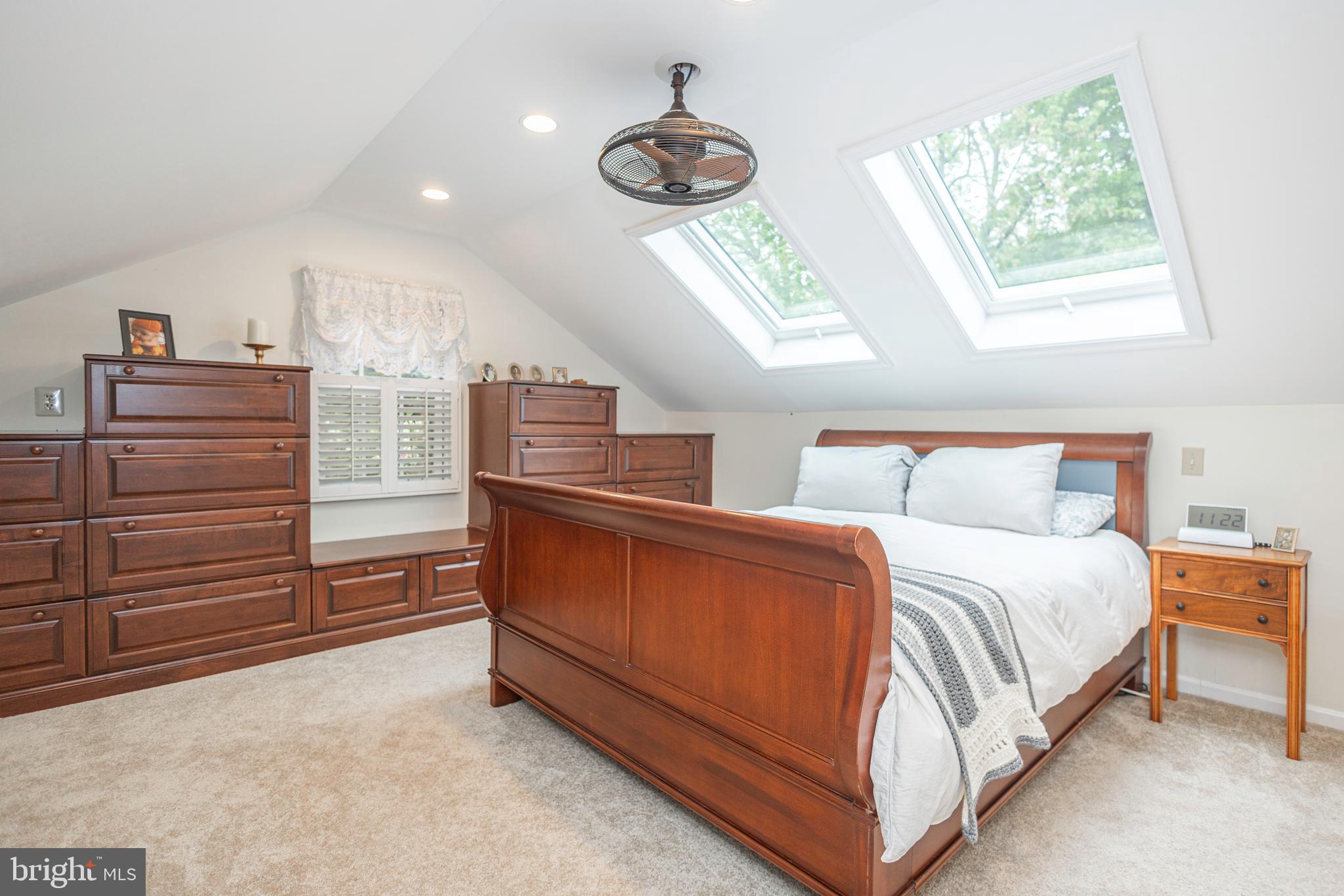 MAKEFIELD MANOR - Residential