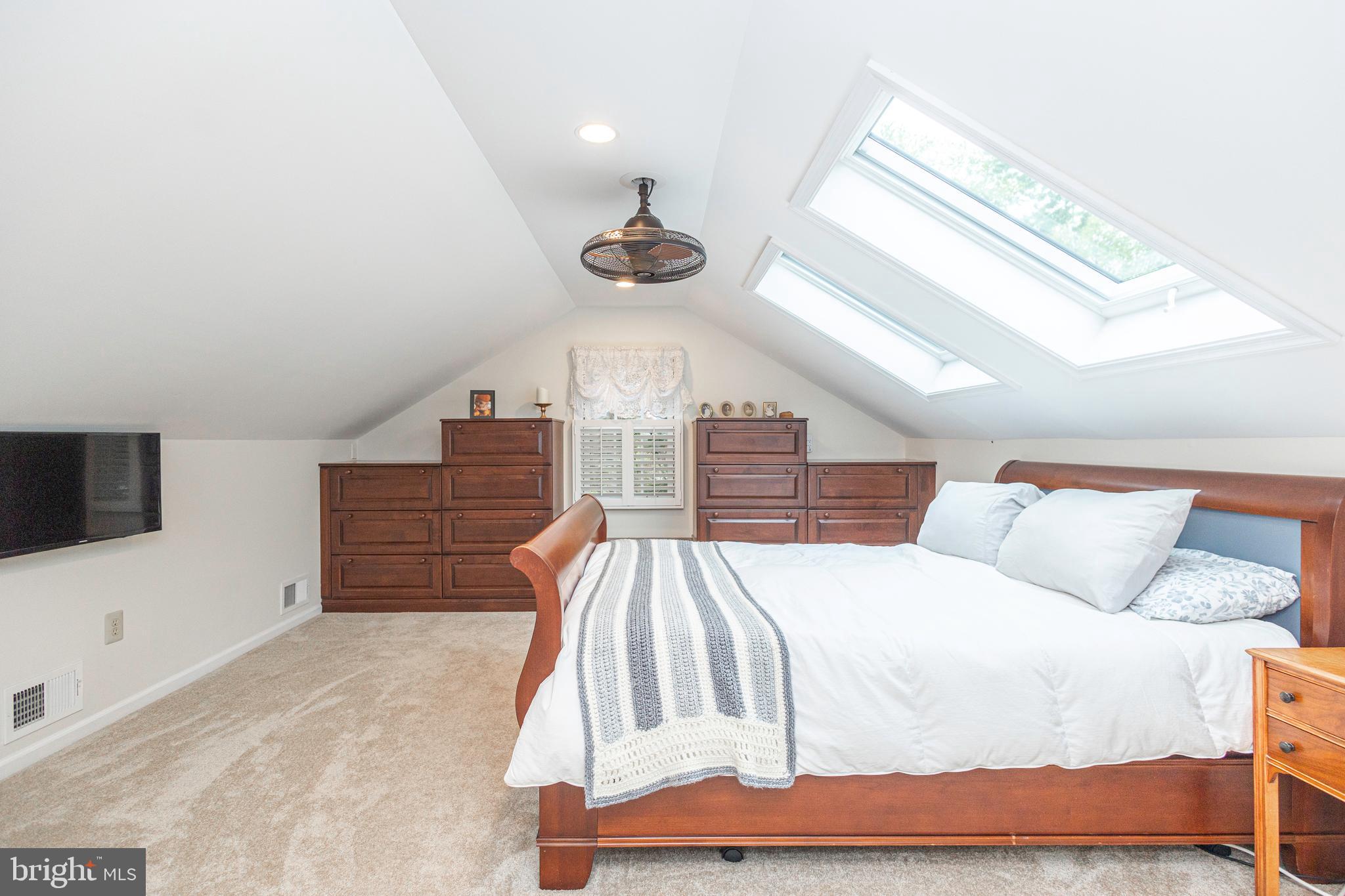 MAKEFIELD MANOR - Residential