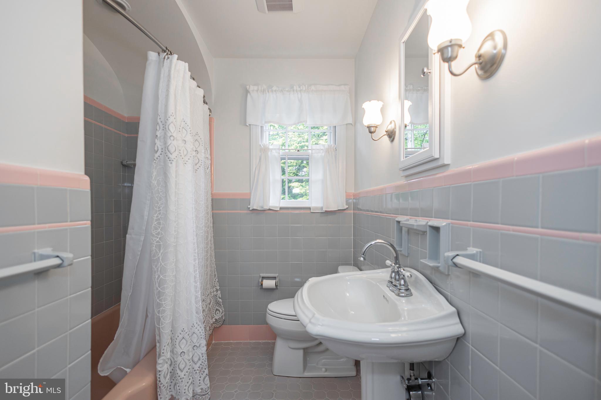 MAKEFIELD MANOR - Residential