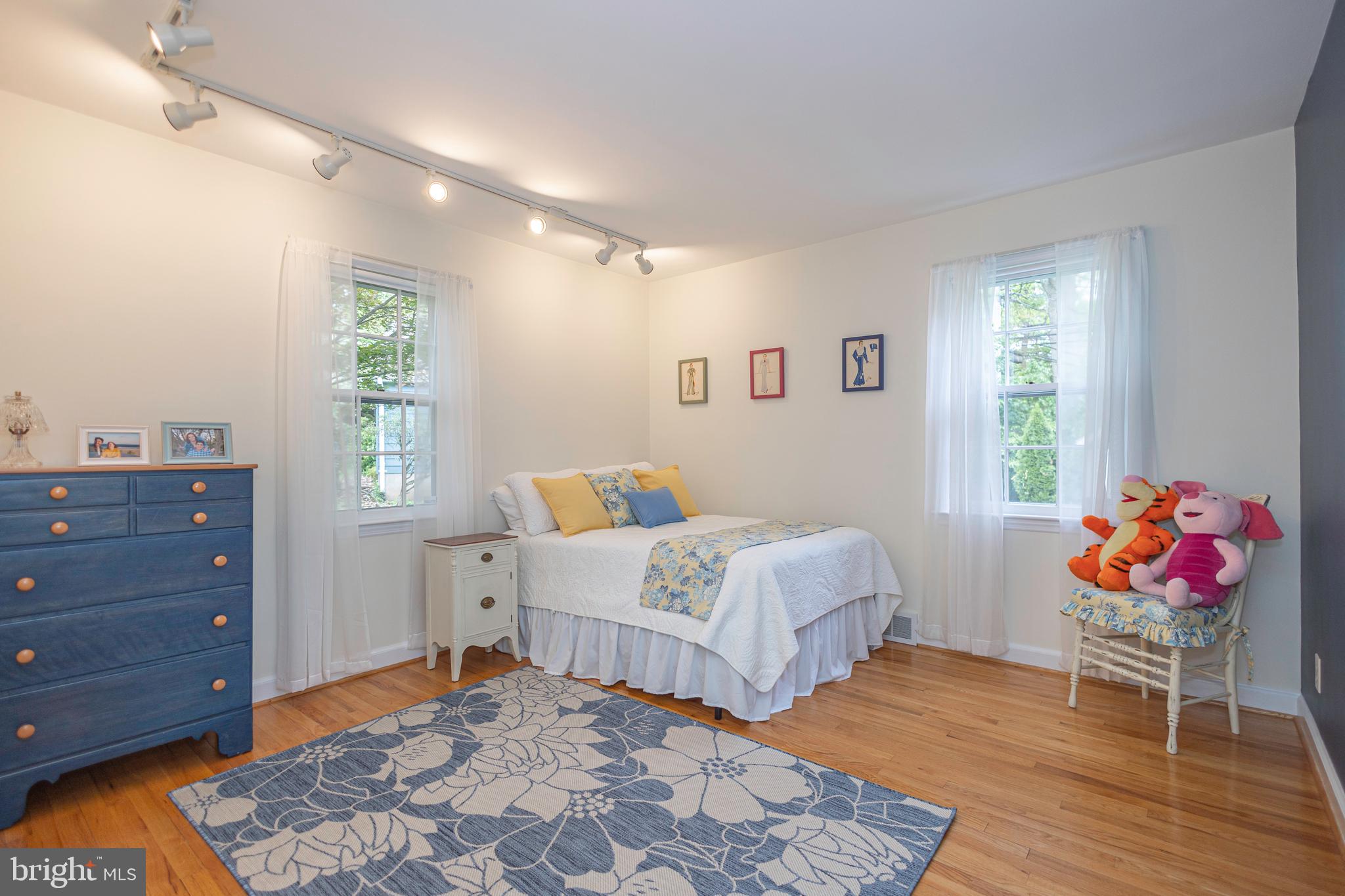 MAKEFIELD MANOR - Residential