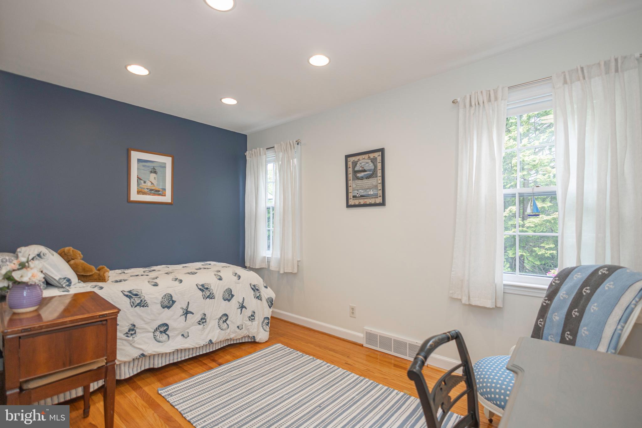 MAKEFIELD MANOR - Residential