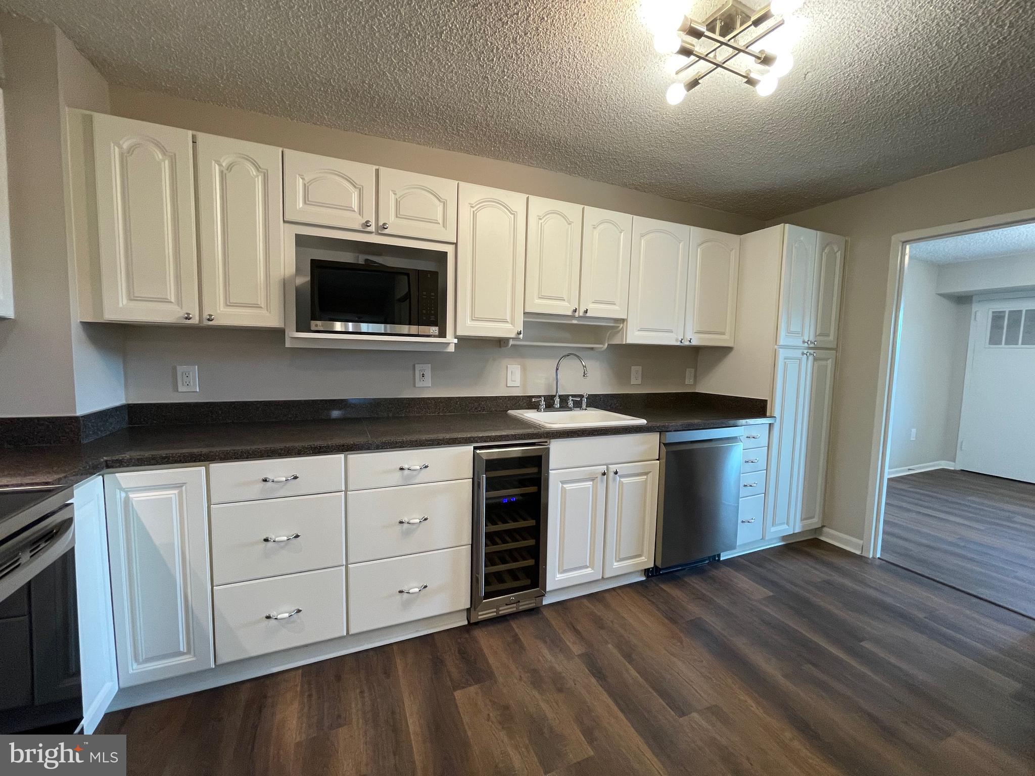 200 N PICKETT STREET 512