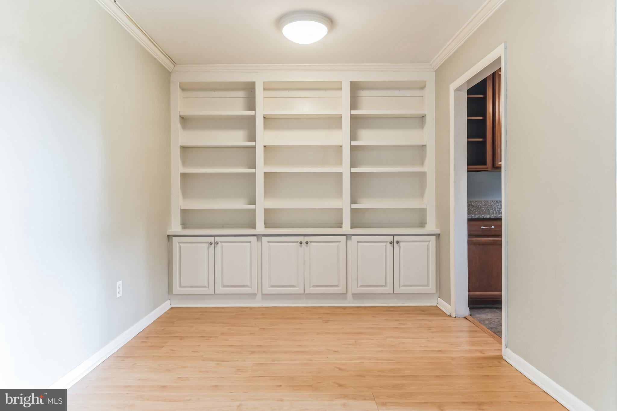 VILLAGE GREEN - Residential