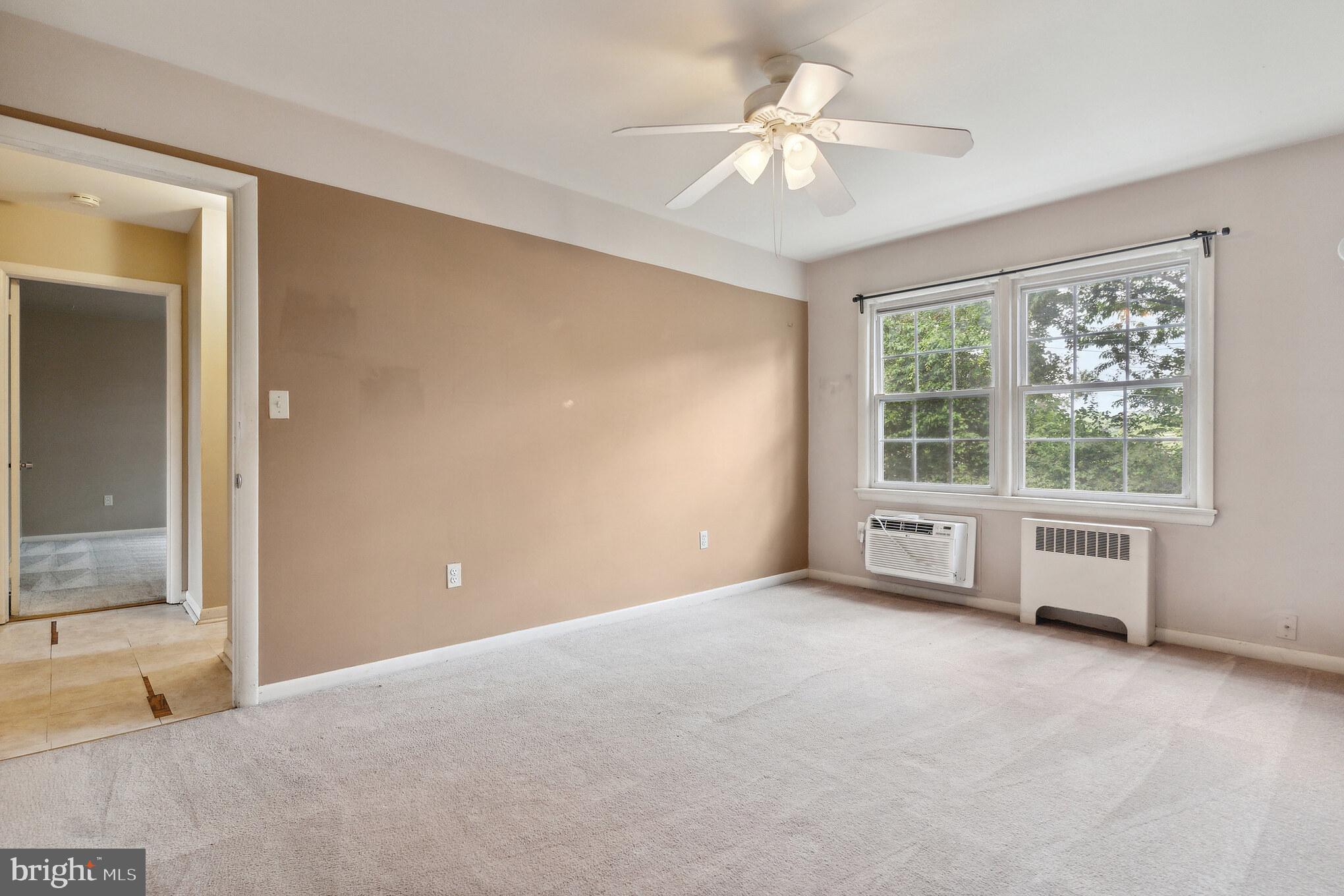 VILLAGE GREEN - Residential