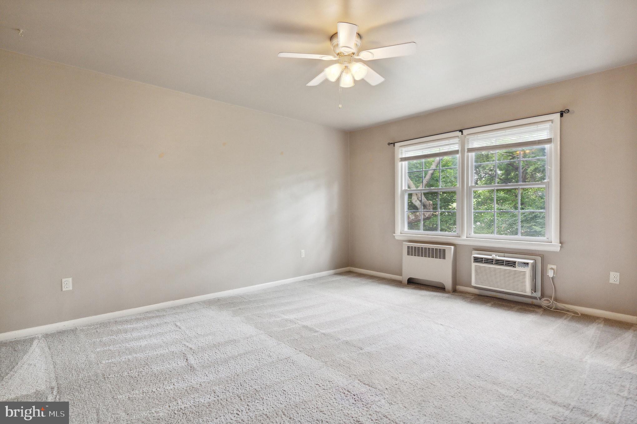 VILLAGE GREEN - Residential