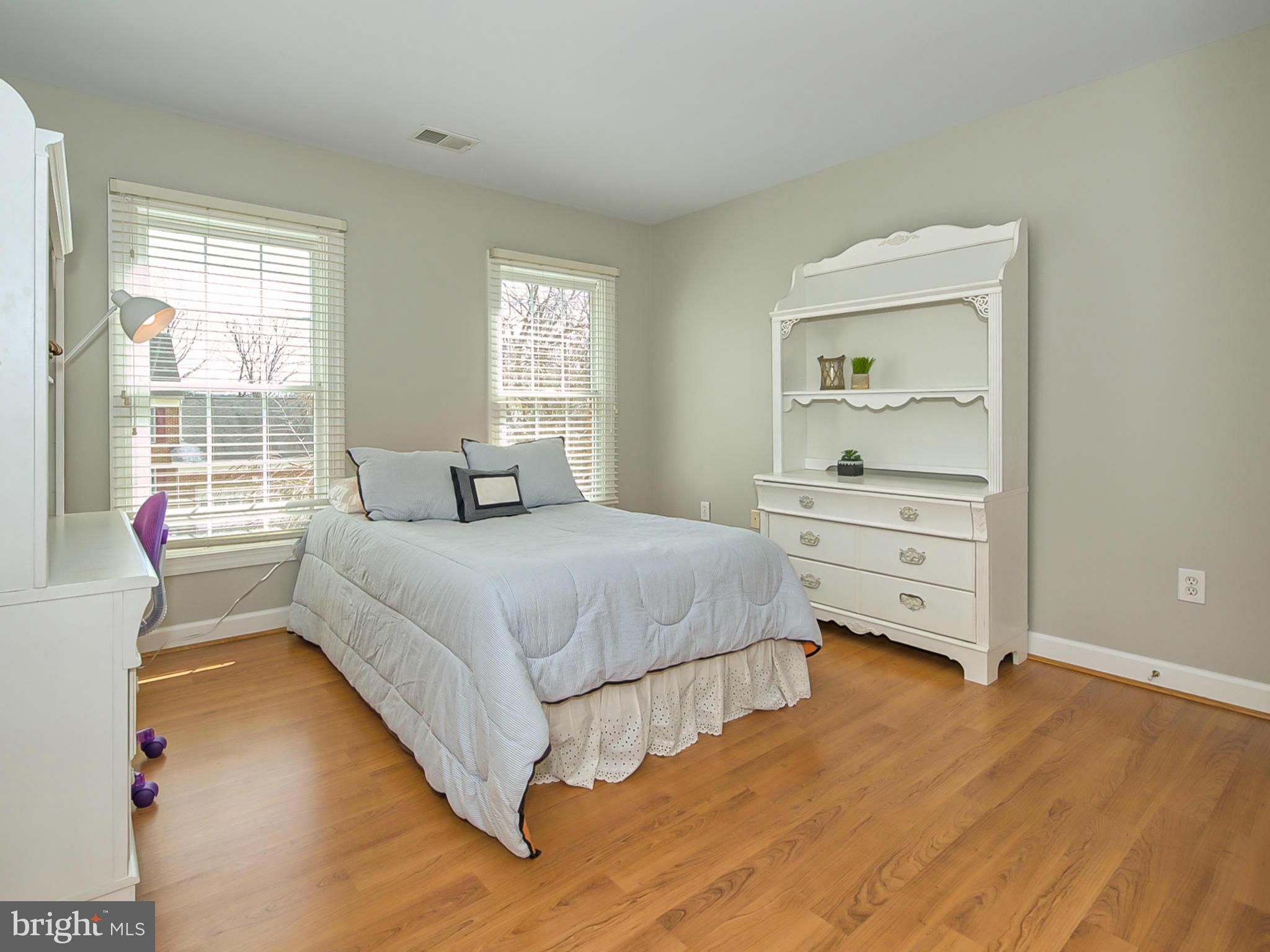 WINDSOR KNOLLS - Residential