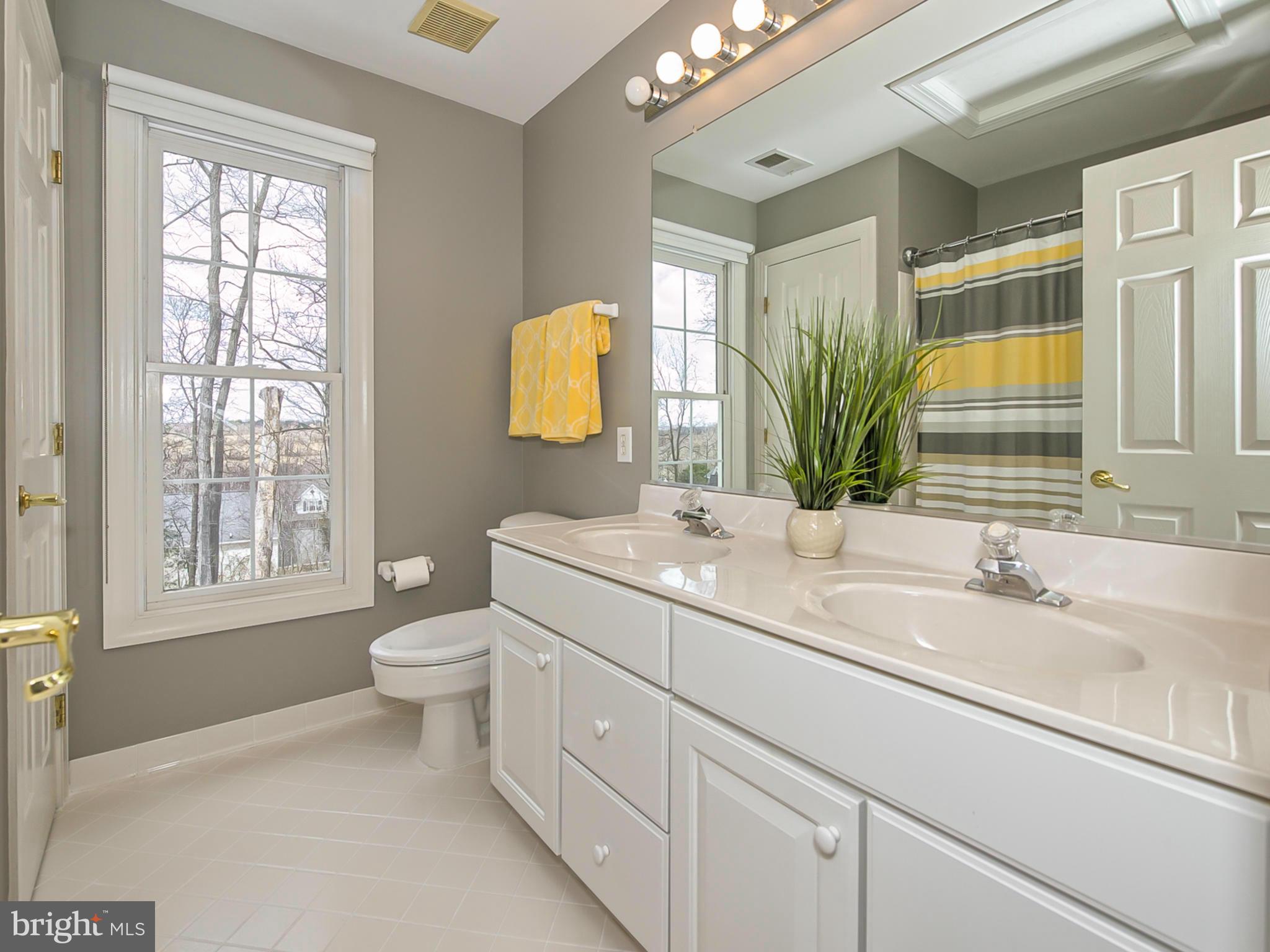 WINDSOR KNOLLS - Residential