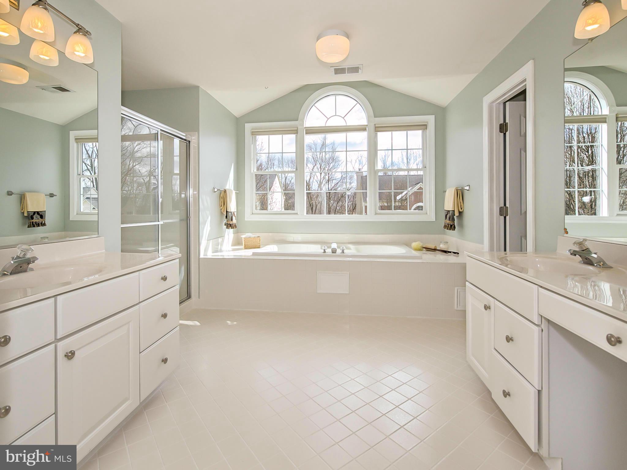 WINDSOR KNOLLS - Residential