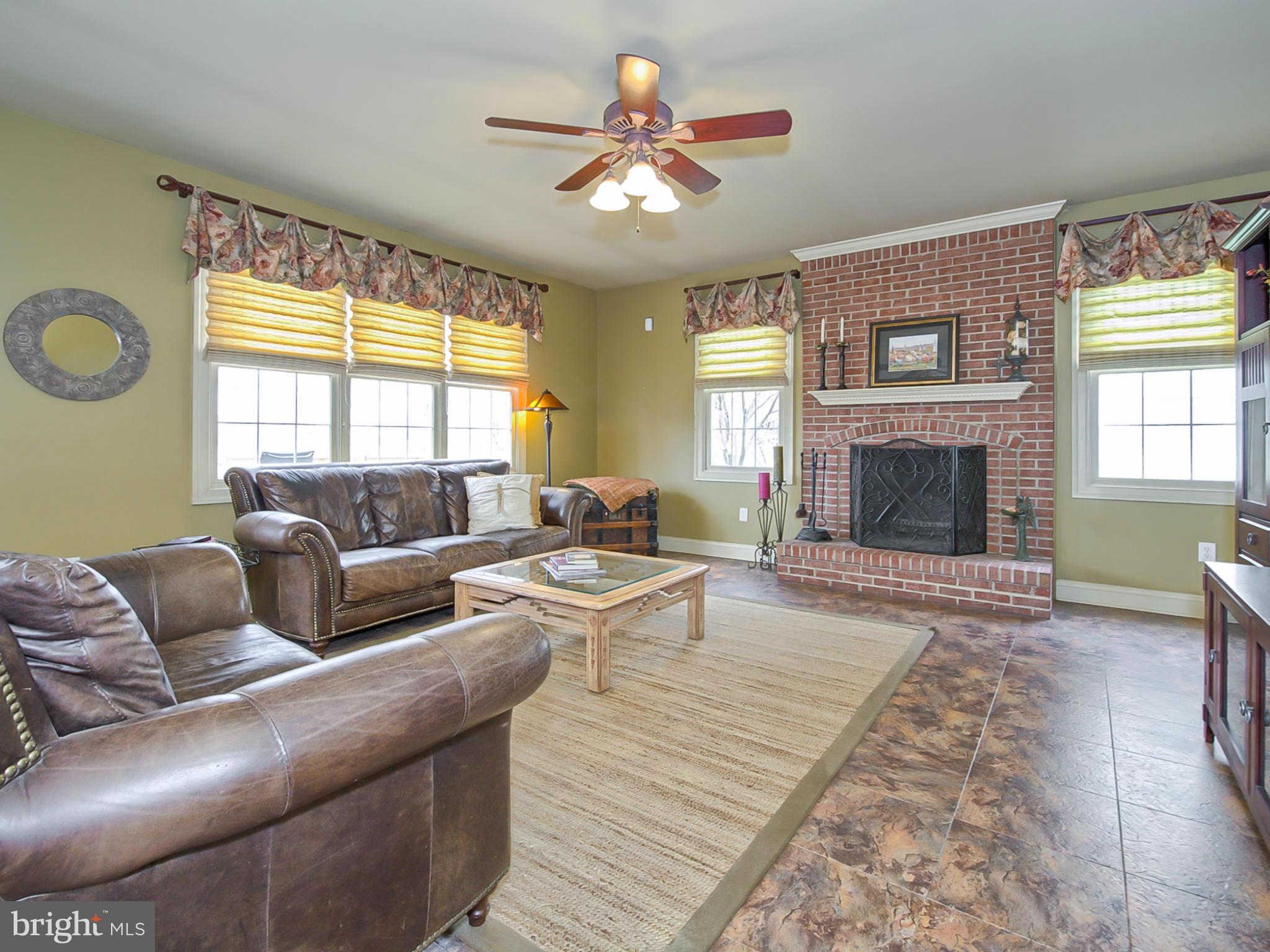 WINDSOR KNOLLS - Residential