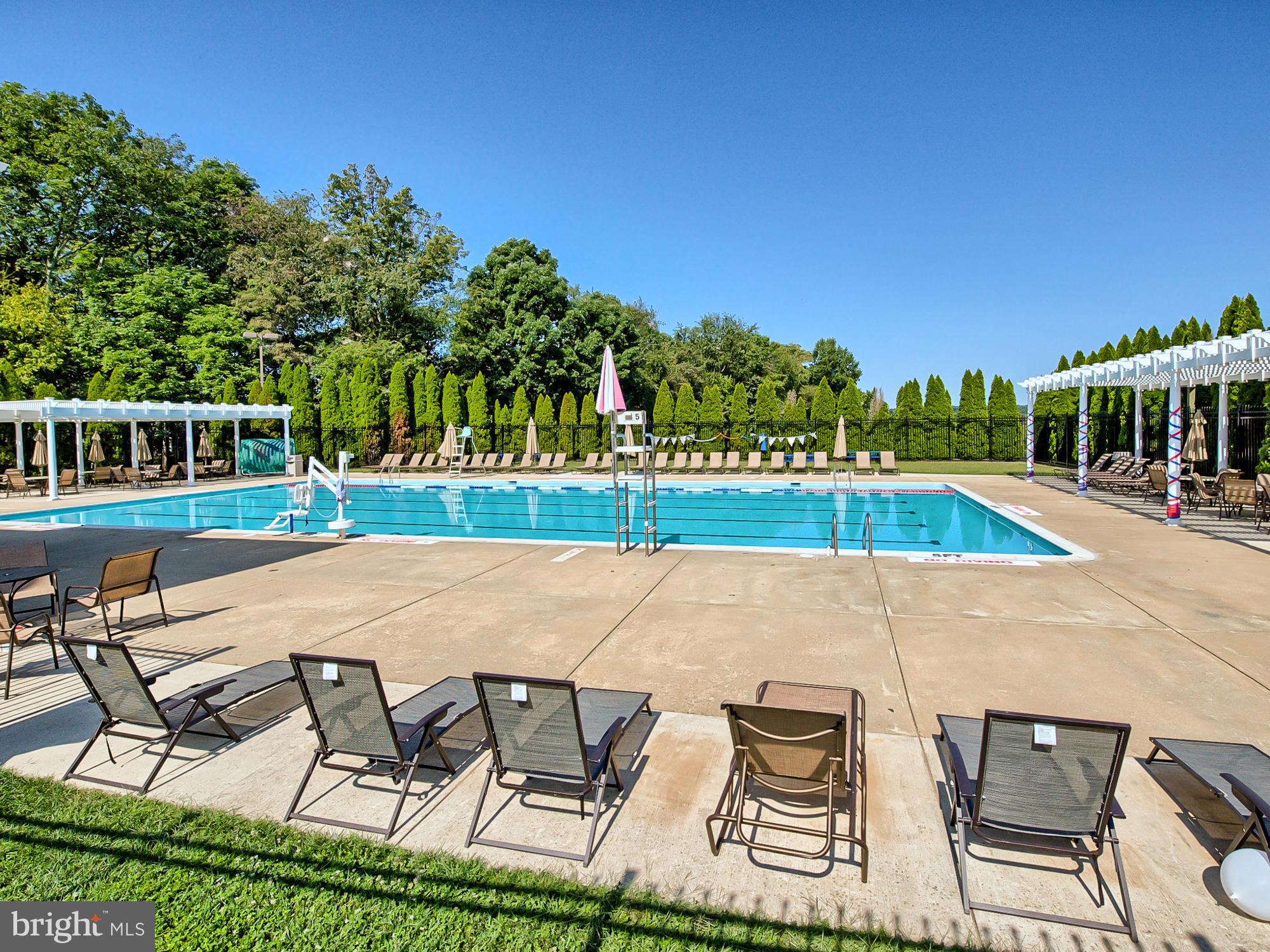 WINDSOR KNOLLS - Residential