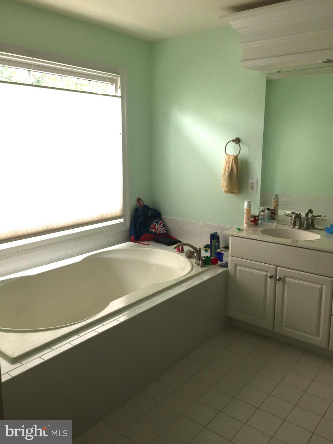 COUNTRY CREEK - Residential Lease